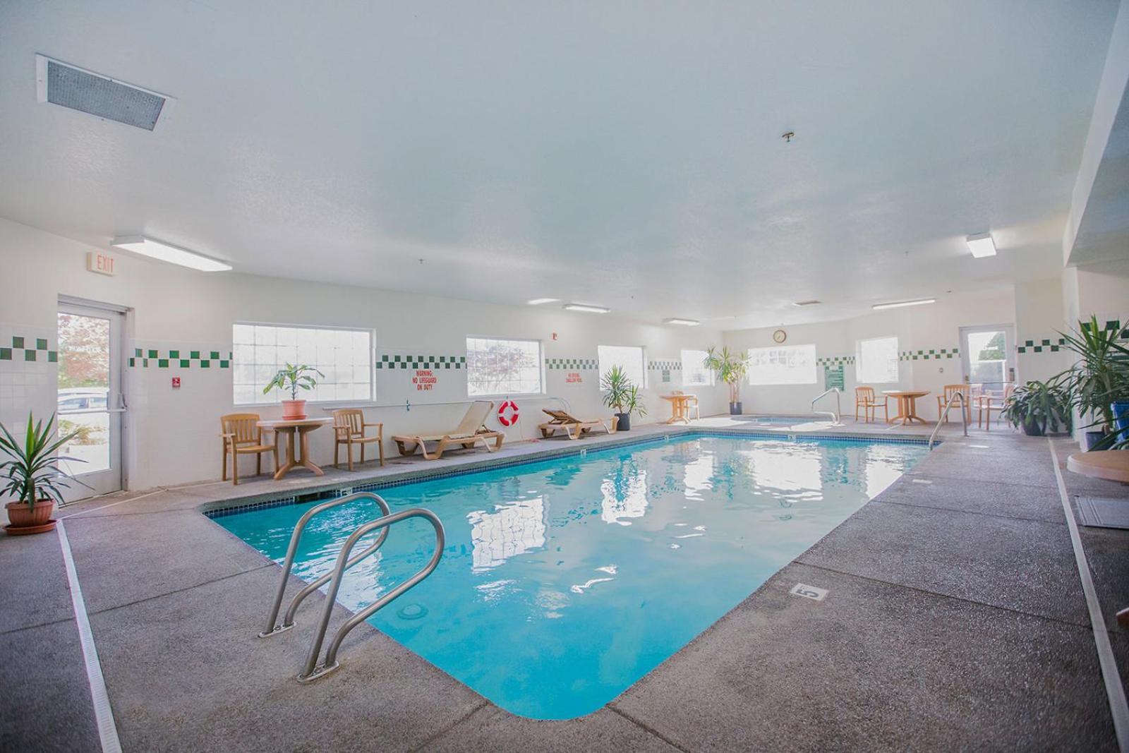 Red Lion Inn & Suites McMinnville photo 9
