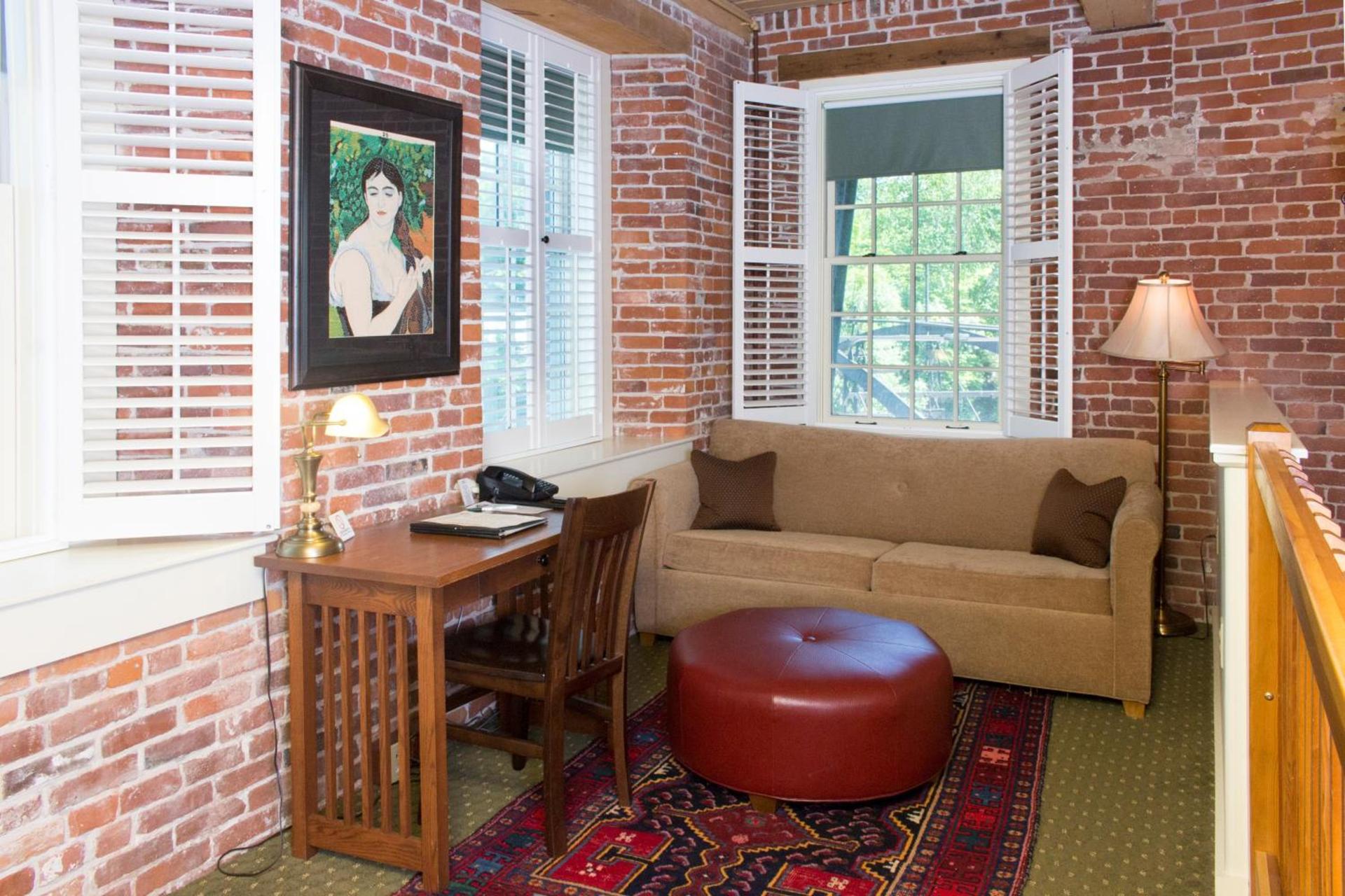 The Common Man Inn & Restaurant photo 2