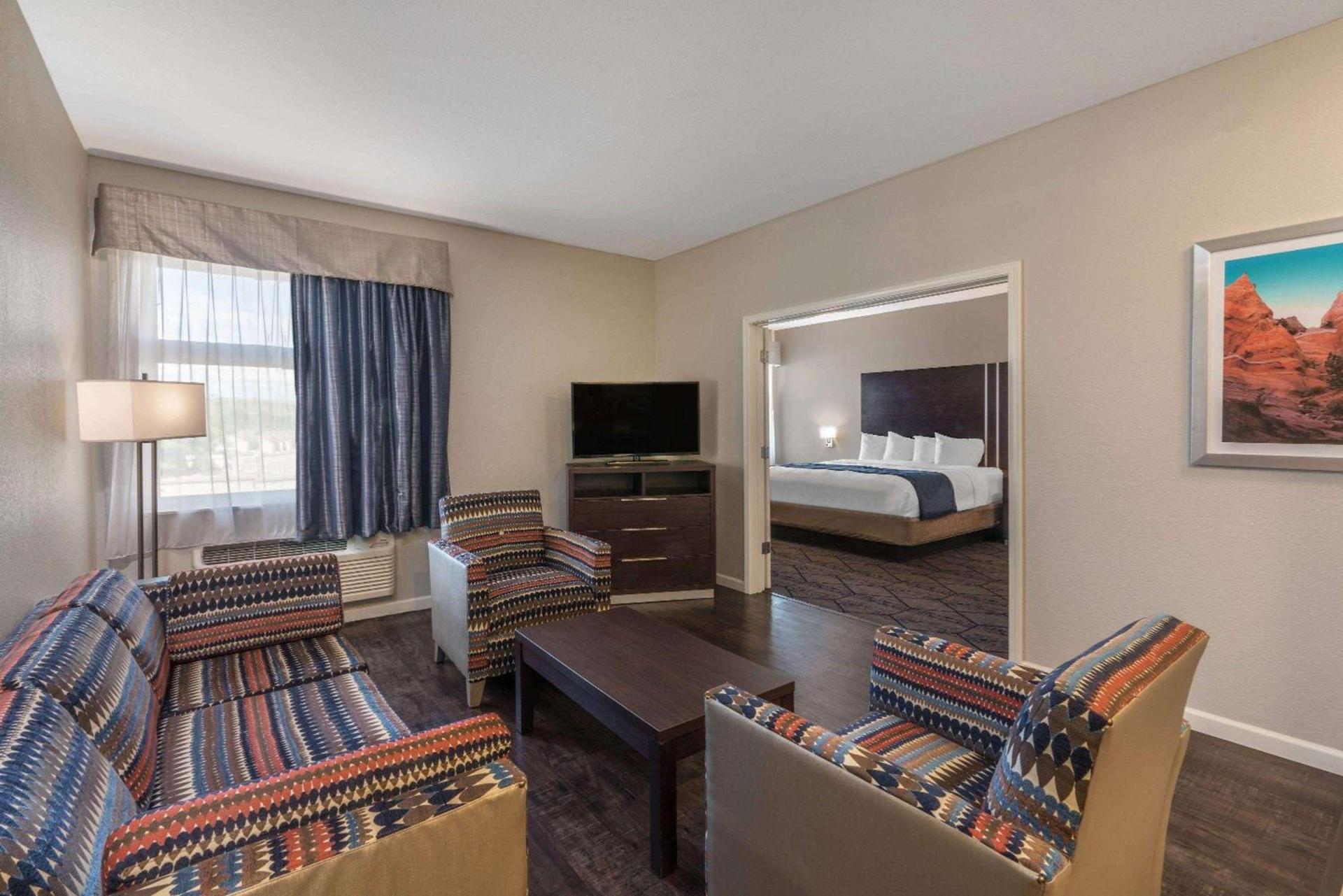 Baymont by Wyndham Albuquerque Airport photo 52