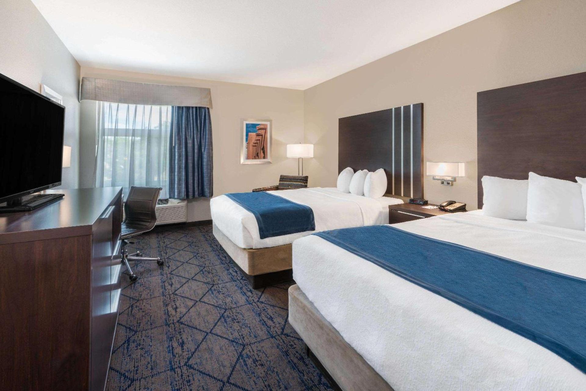 Baymont by Wyndham Albuquerque Airport photo 49