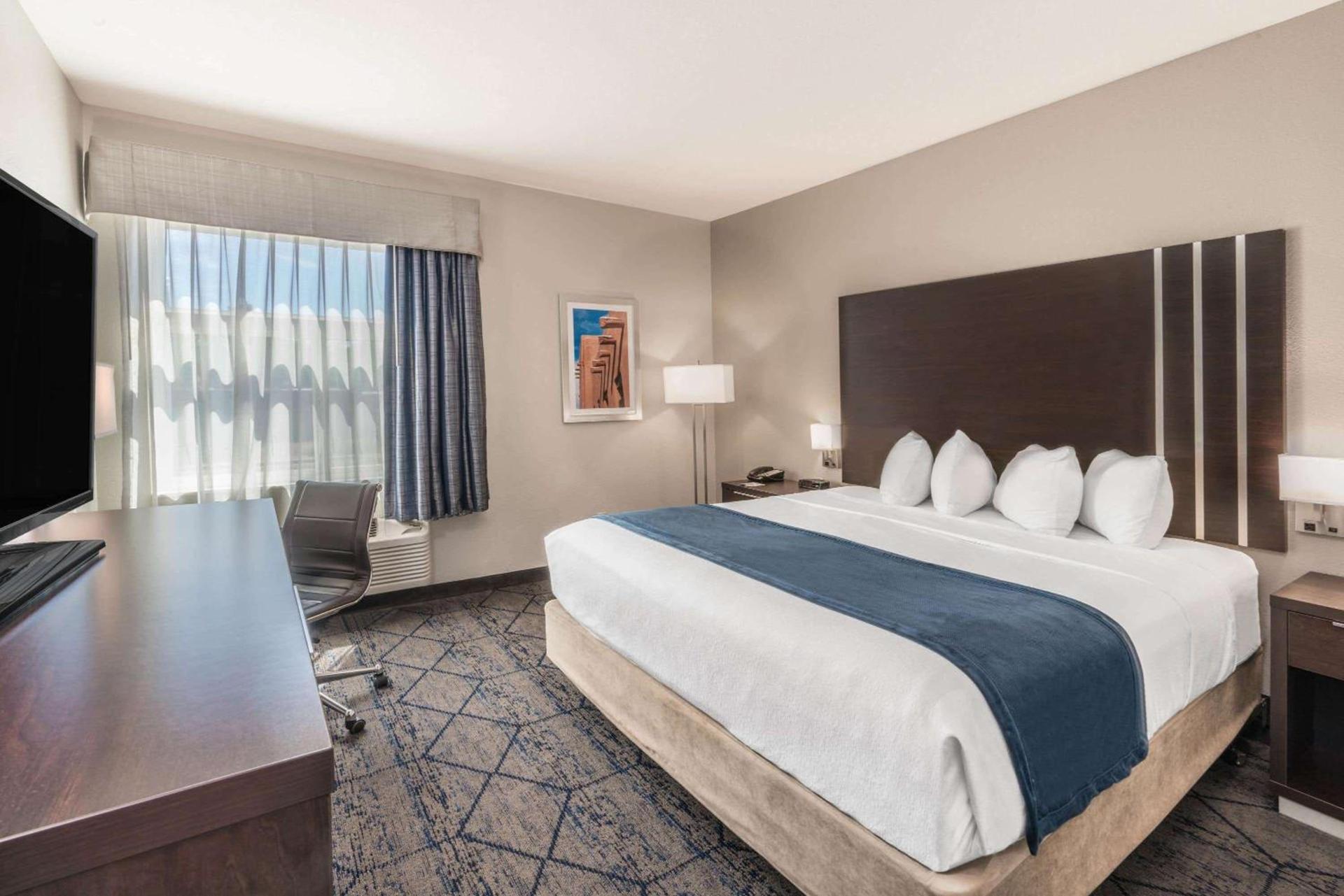 Baymont by Wyndham Albuquerque Airport photo 42