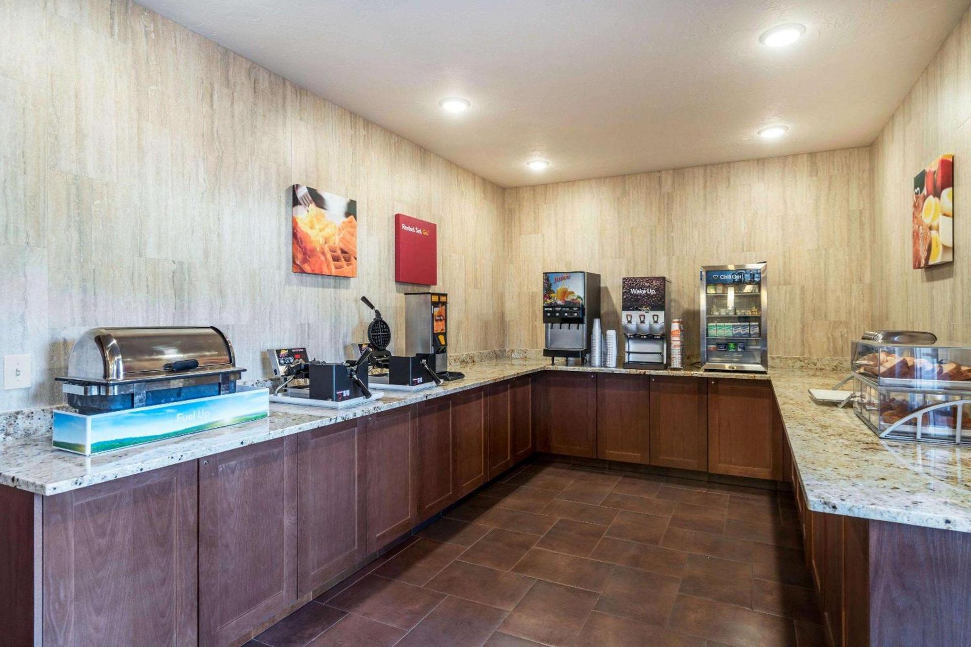 Comfort Suites Yakima photo 16