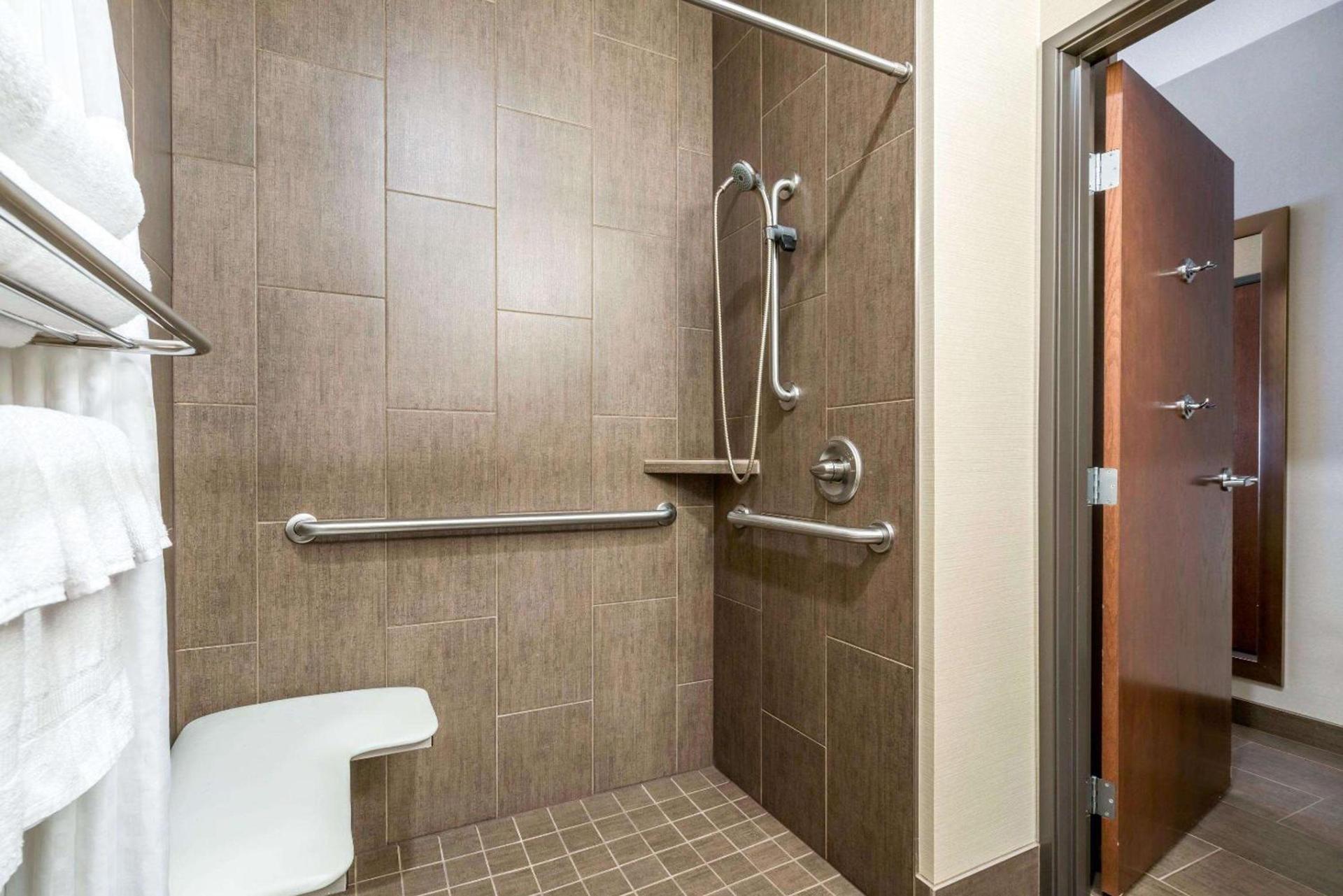 Comfort Suites Yakima photo 15