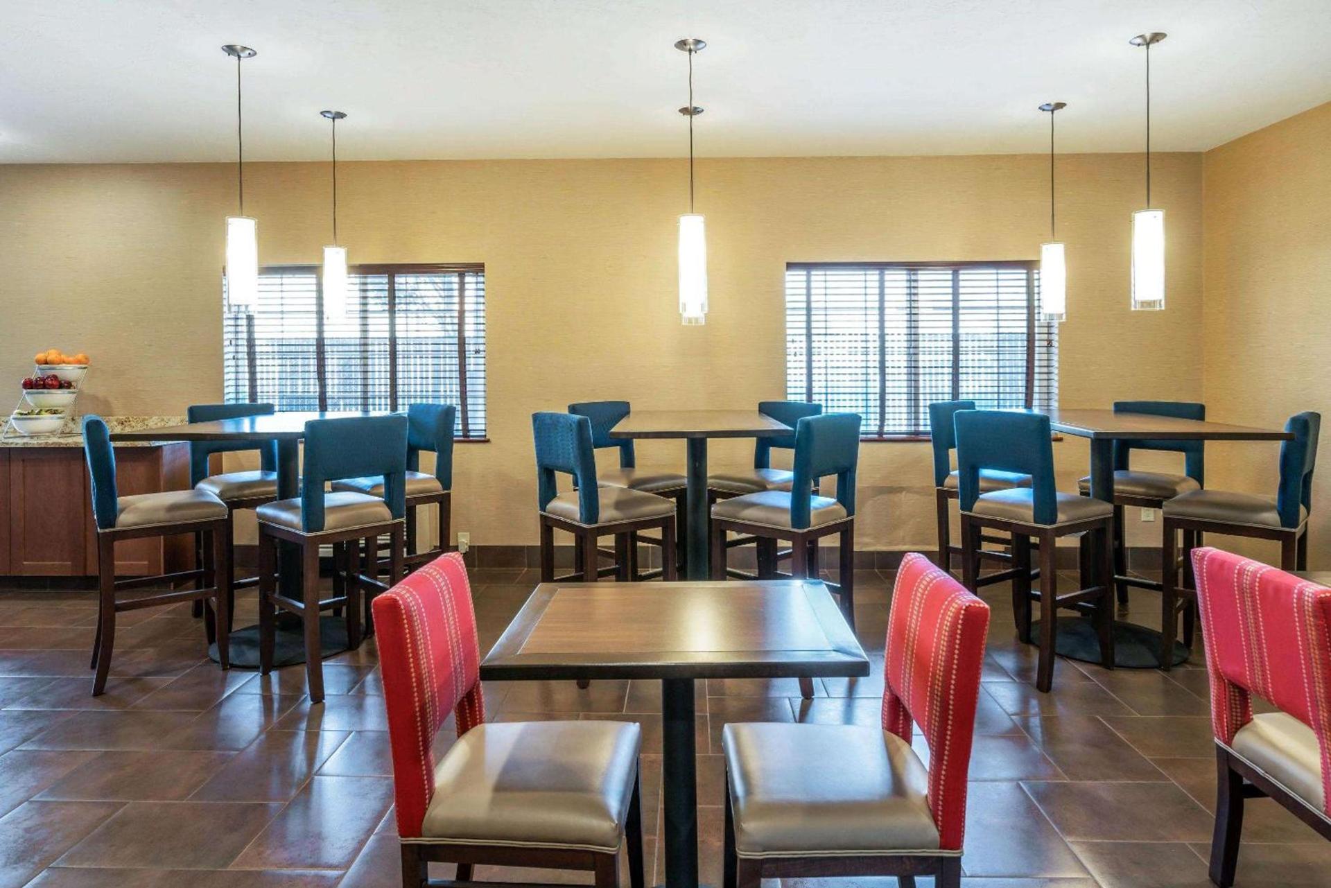 Comfort Suites Yakima photo 12