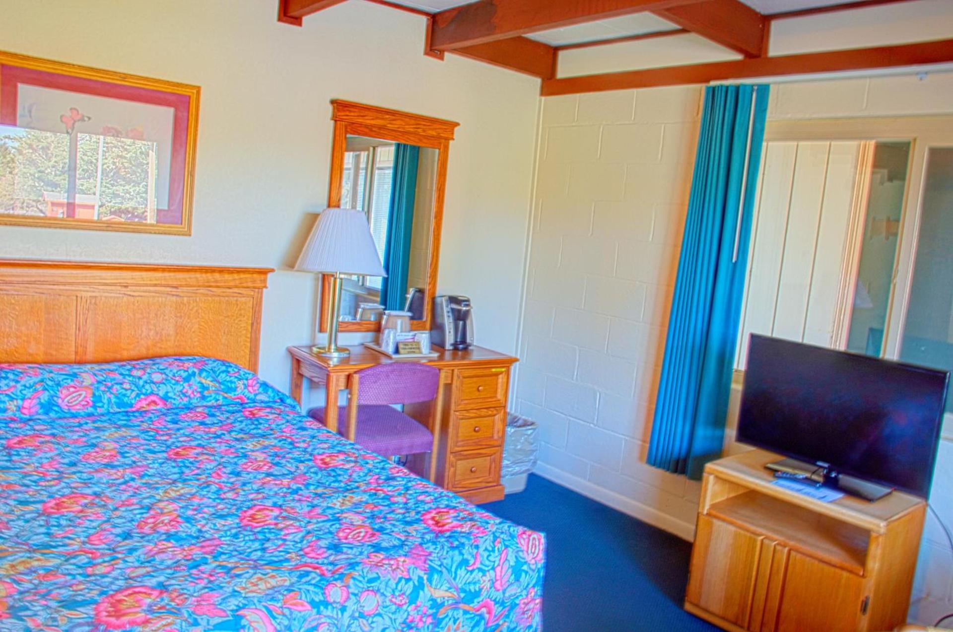 Crescent Beach Motel photo 9