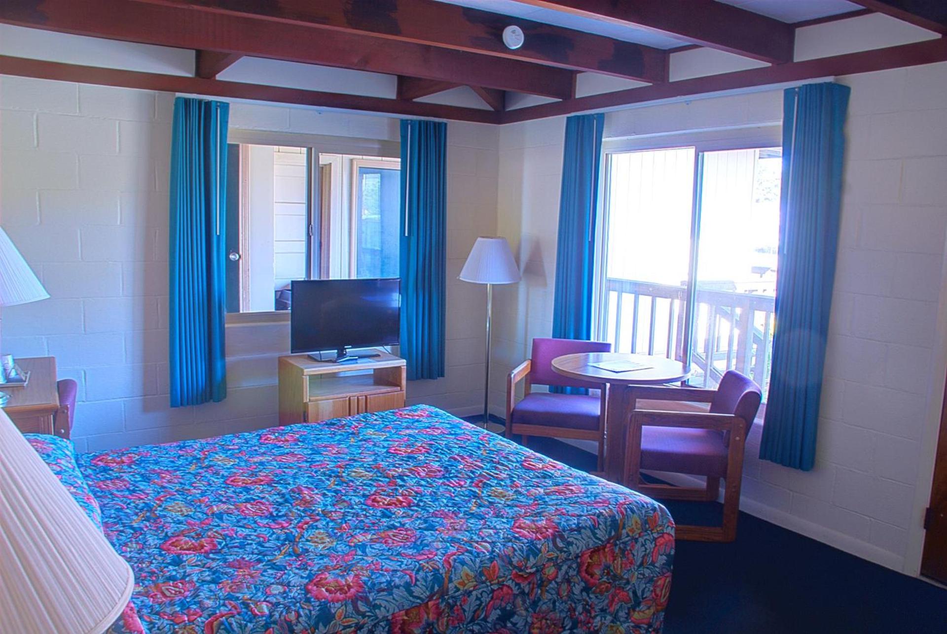 Crescent Beach Motel photo 10