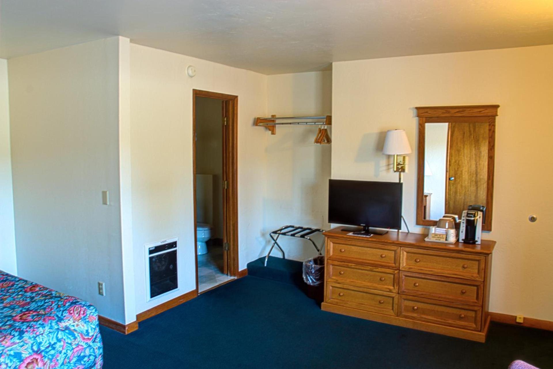 Crescent Beach Motel photo 11