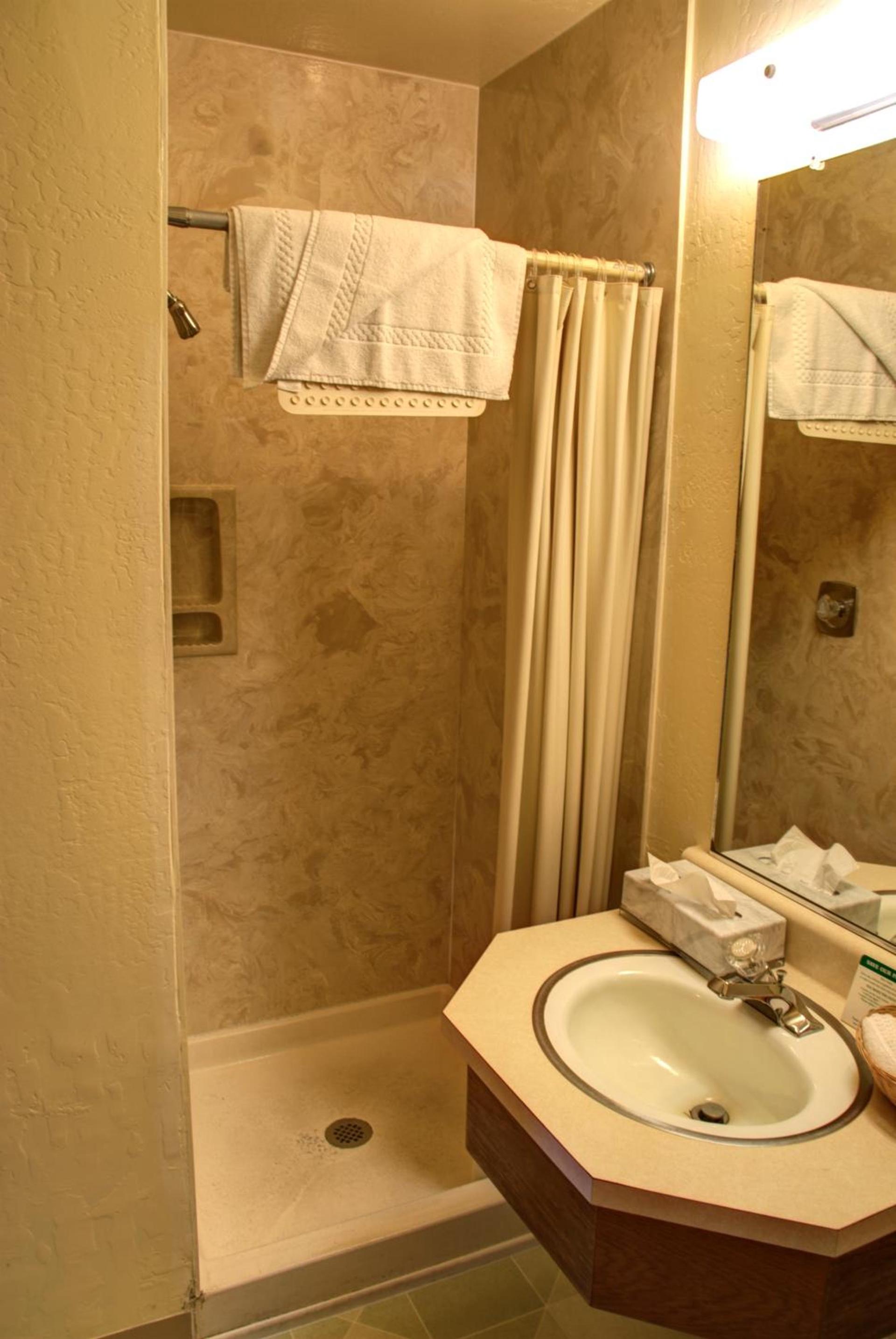 Crescent Beach Motel photo 12