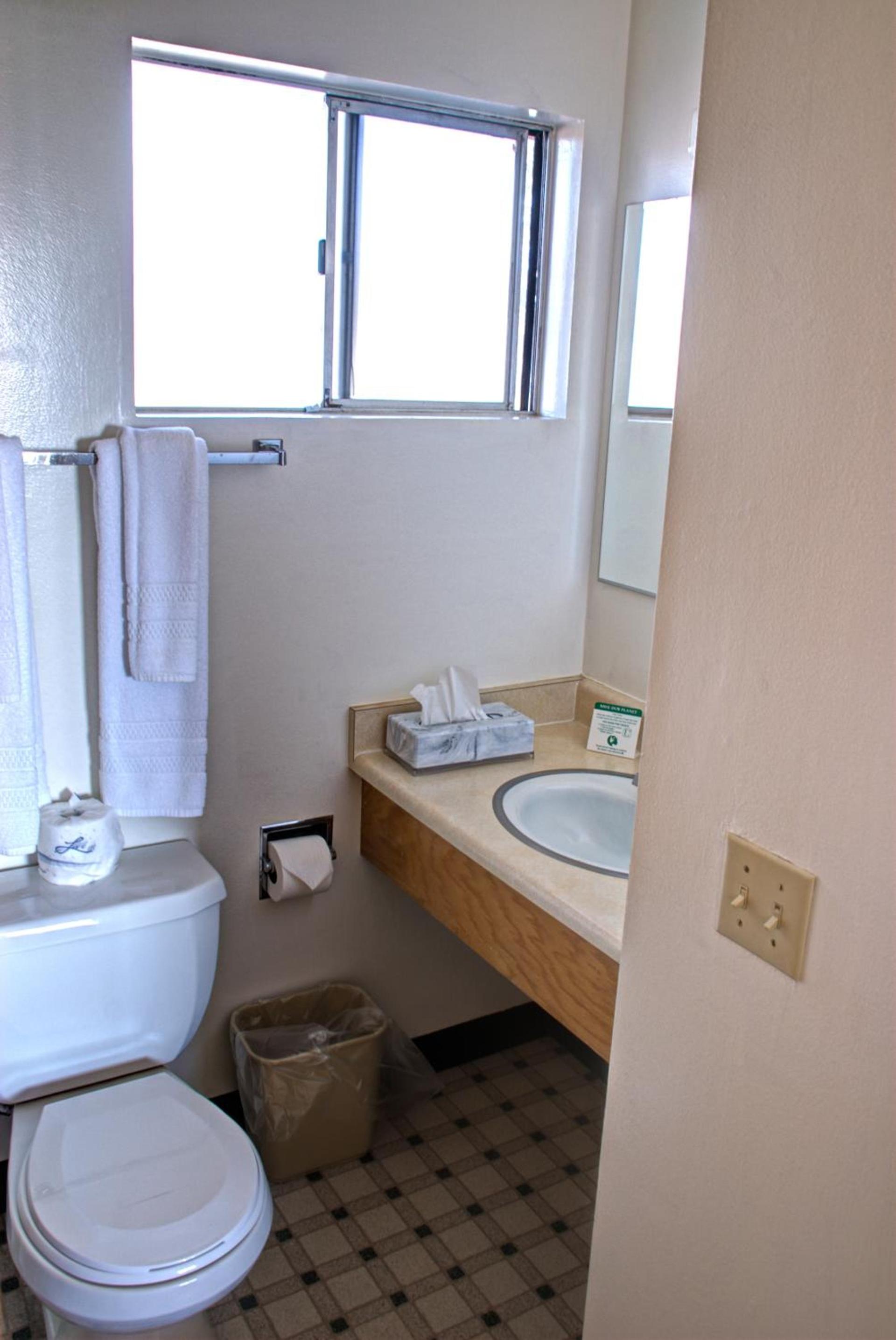 Crescent Beach Motel photo 41