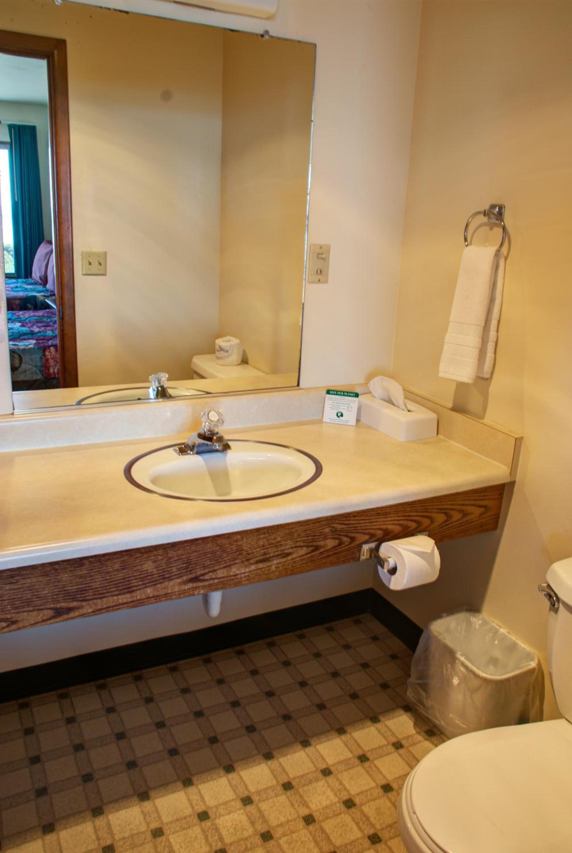 Crescent Beach Motel photo 25