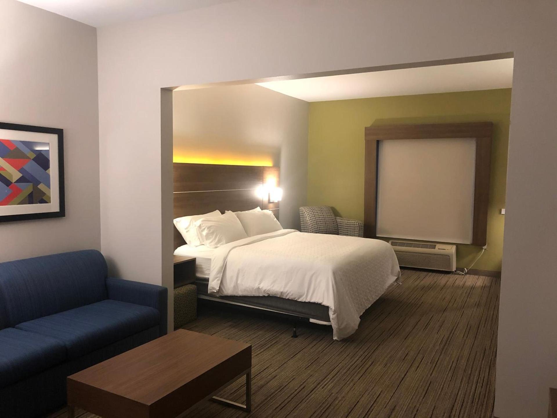 Holiday Inn Express Rochelle by IHG photo 9