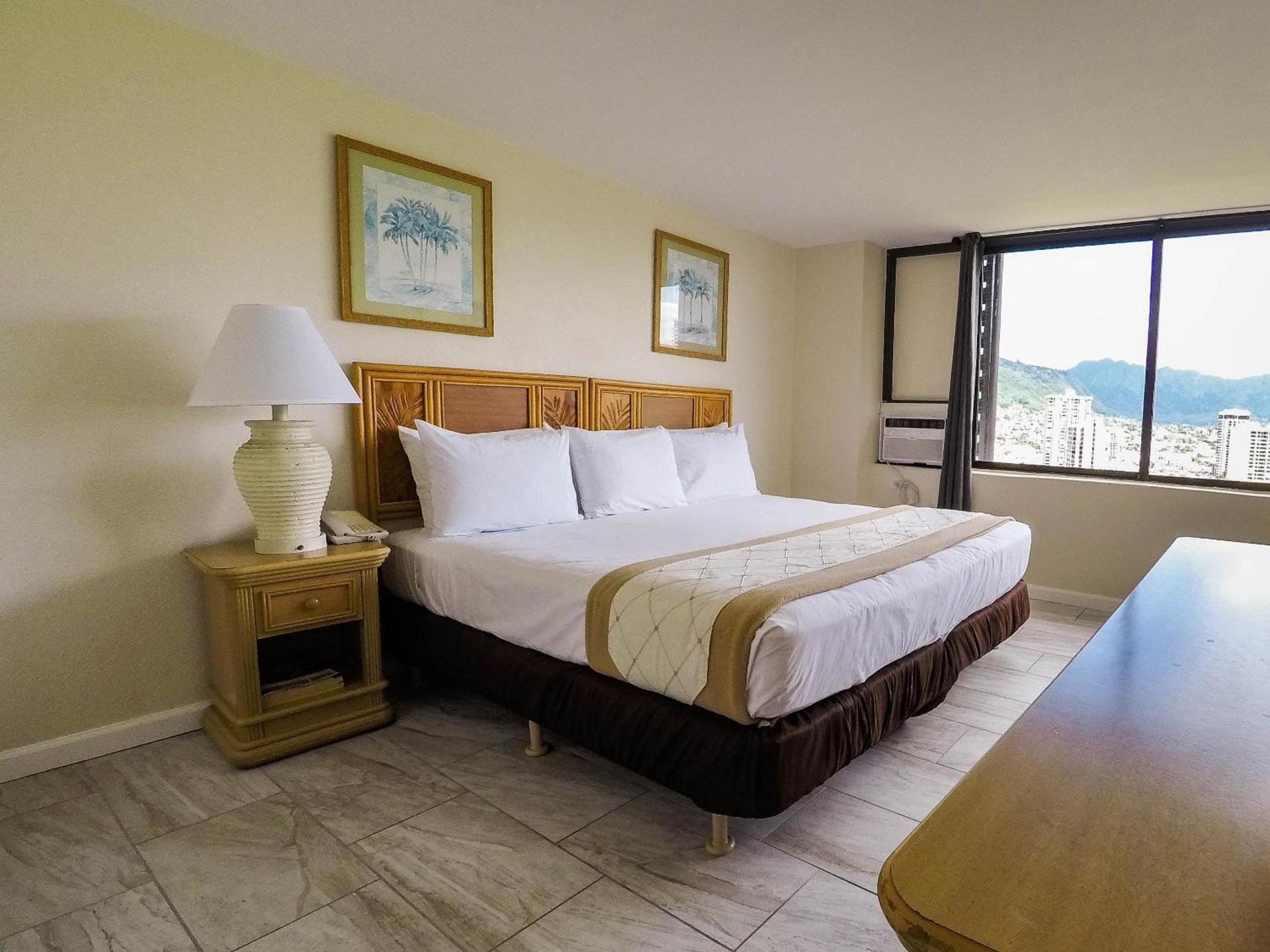 Waikiki Monarch Hotel photo 2