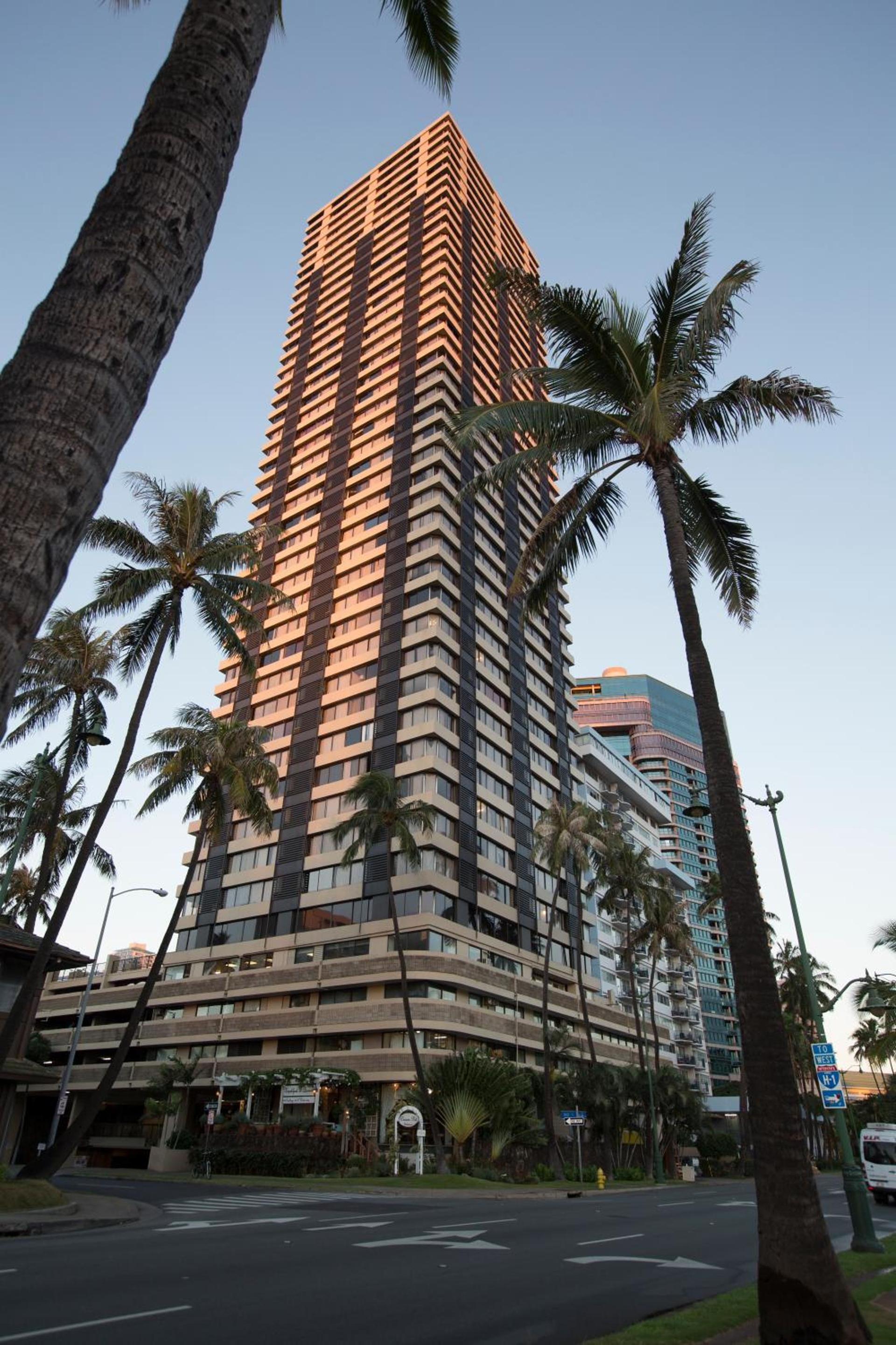 Waikiki Monarch Hotel photo 1