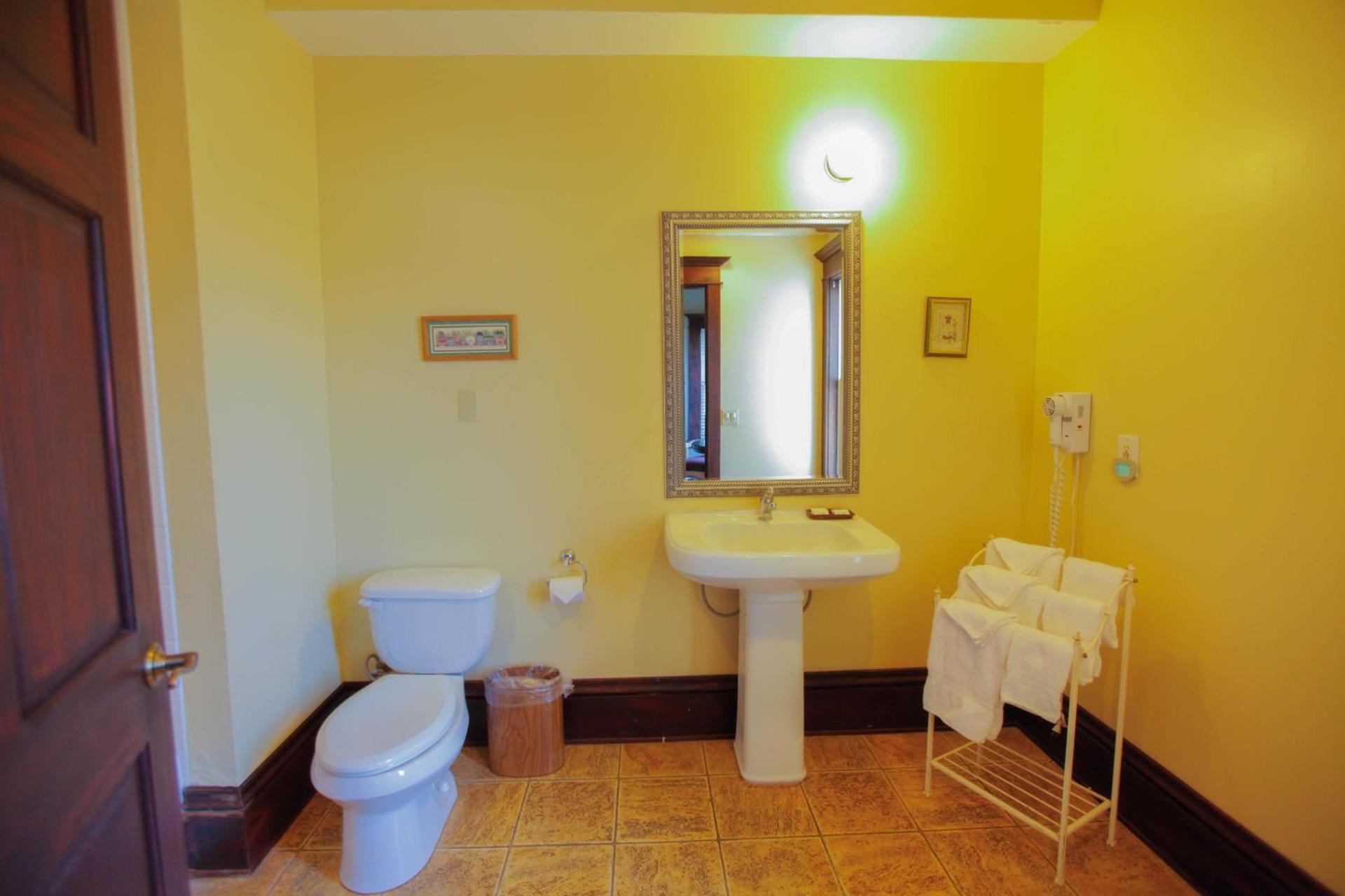 Santa Paula Inn photo 41