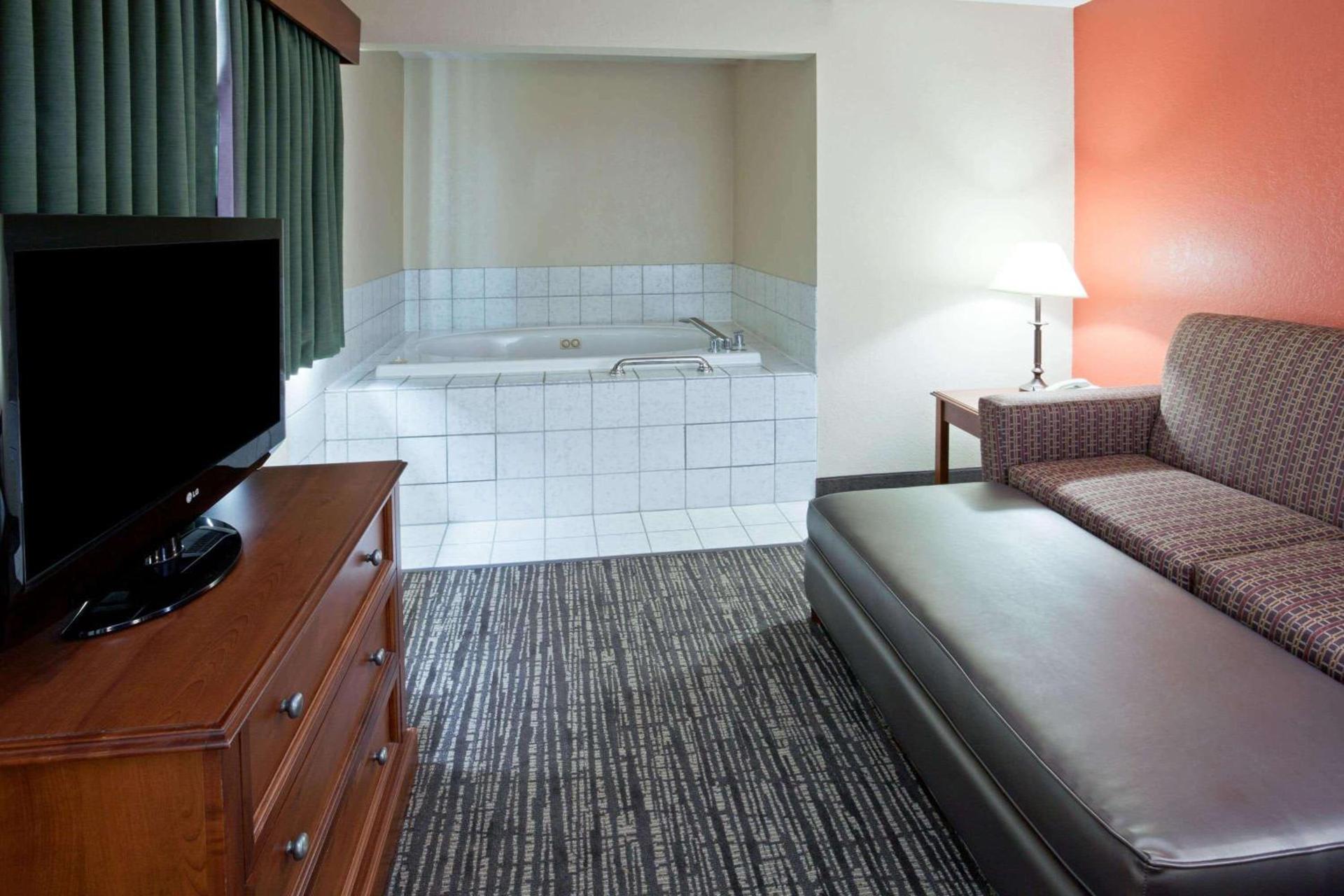 AmericInn by Wyndham Alexandria photo 15