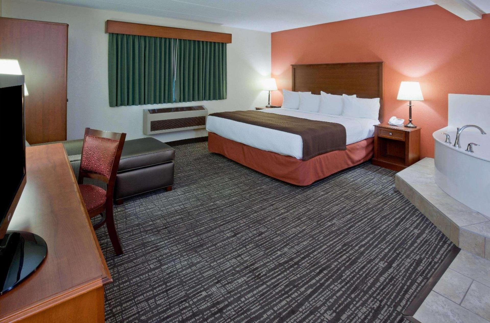 AmericInn by Wyndham Alexandria photo 9