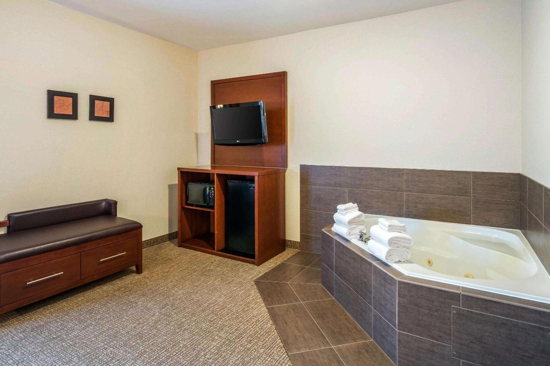 Comfort Suites Yakima photo 7