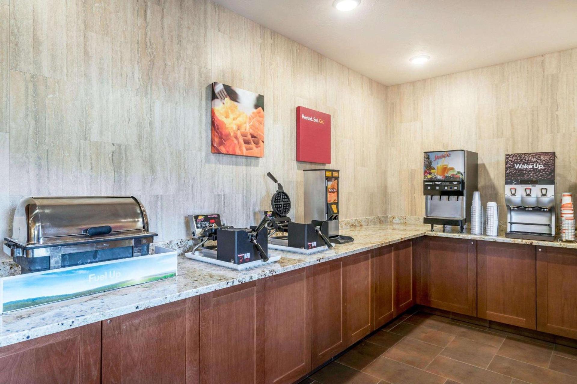 Comfort Suites Yakima photo 10