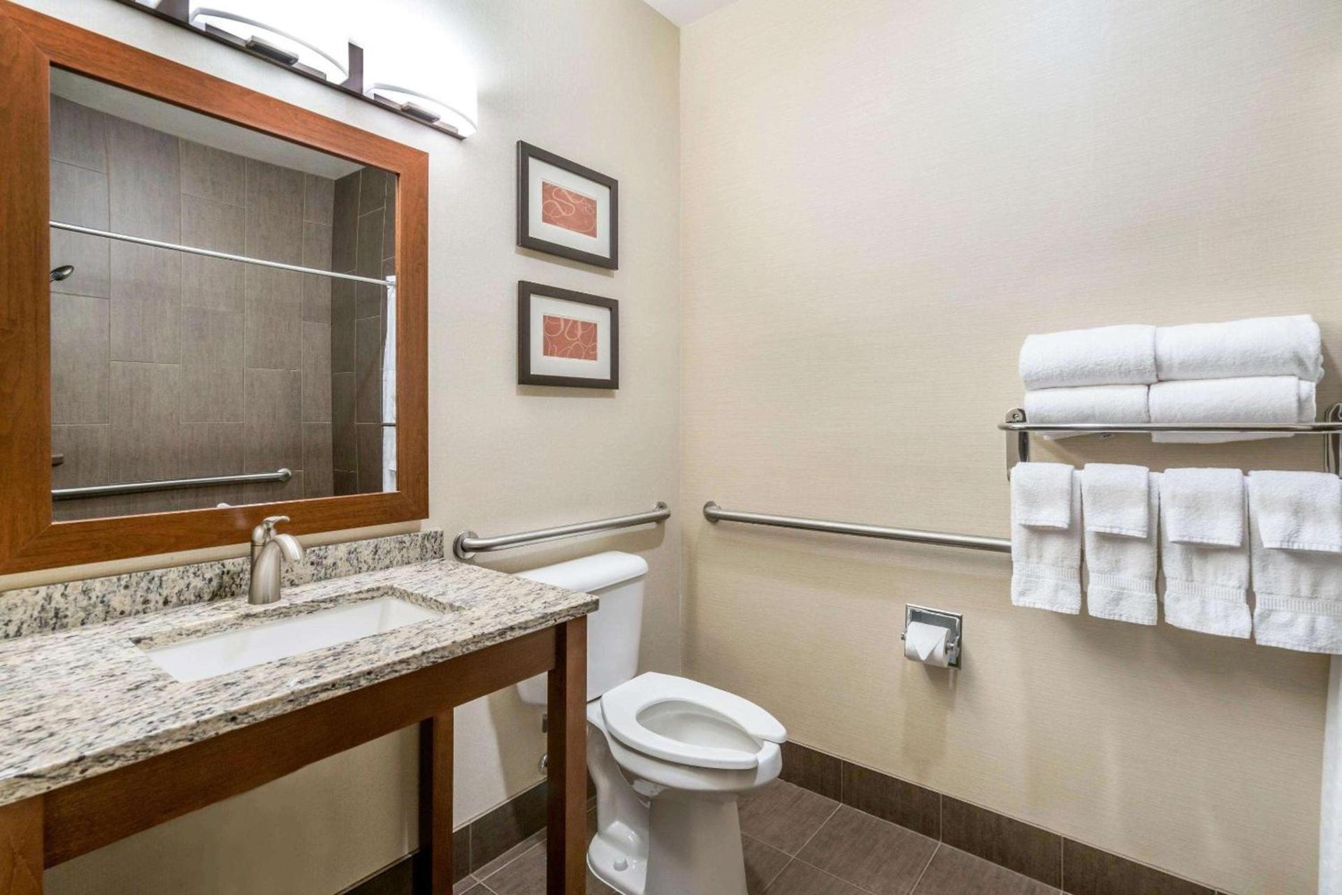 Comfort Suites Yakima photo 8