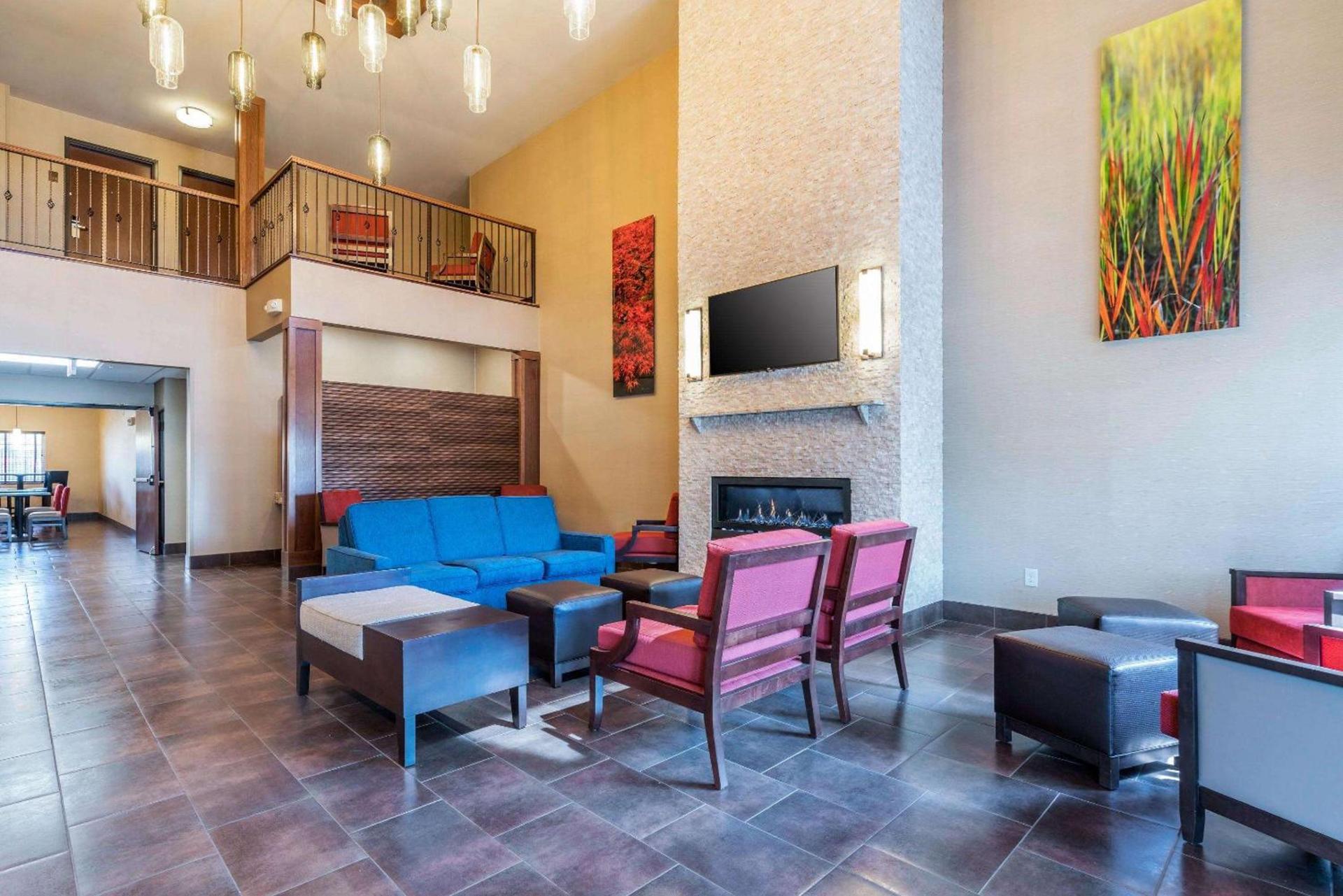 Comfort Suites Yakima photo 3
