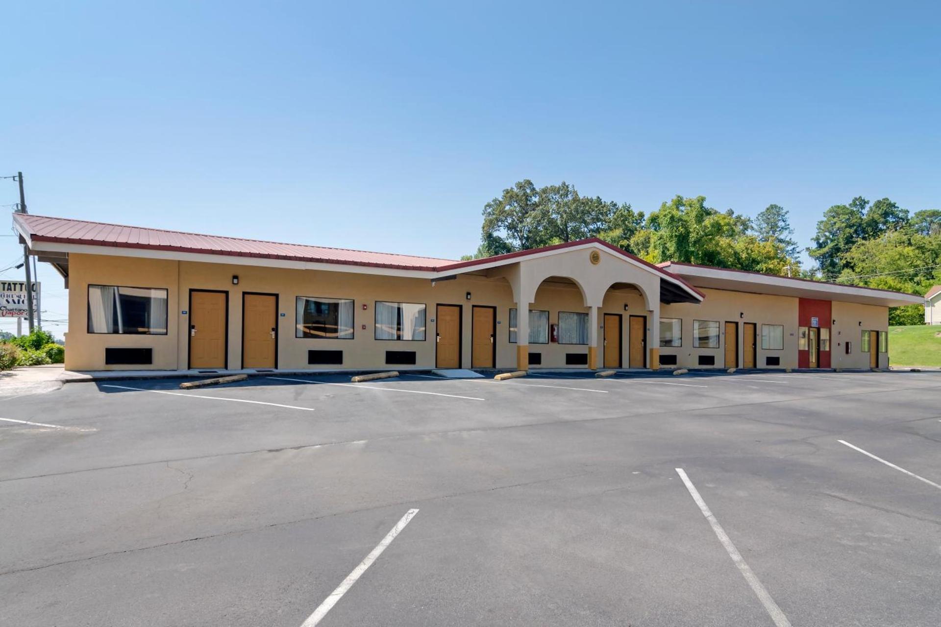 Econo Lodge Inn & Suites photo 2