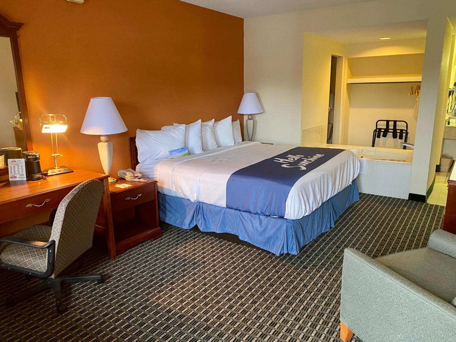 Days Inn by Wyndham Morehead photo 14