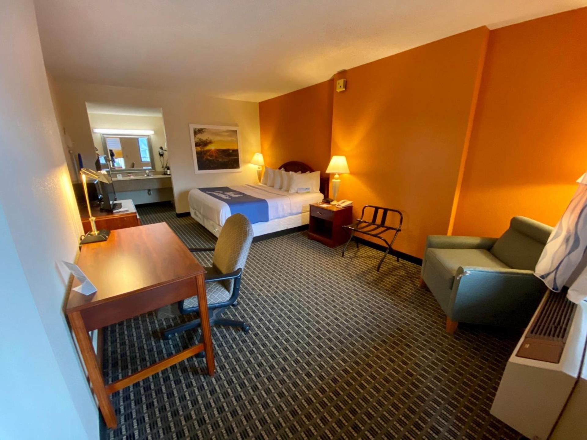 Days Inn by Wyndham Morehead photo 4