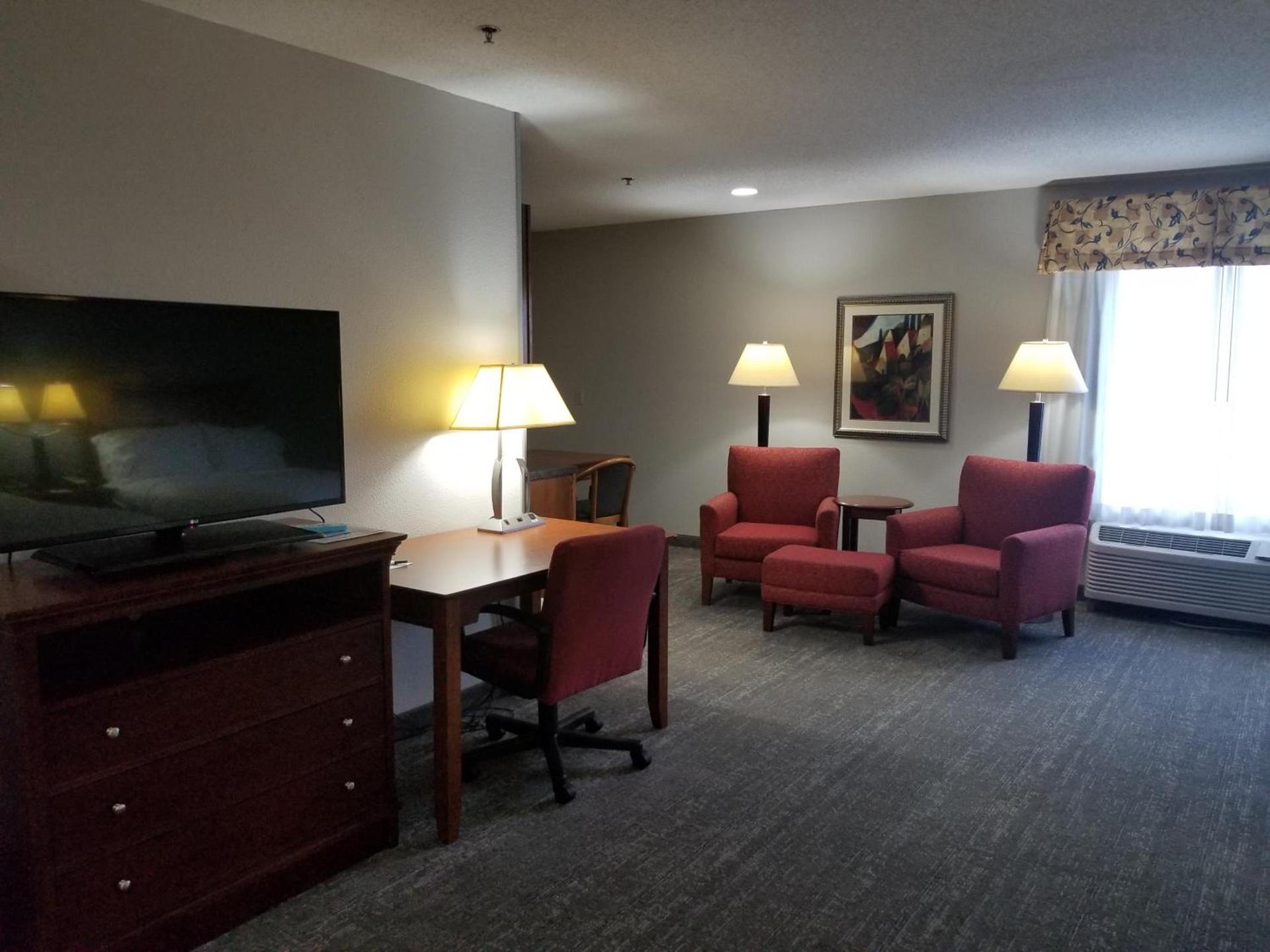 Wingate by Wyndham Savannah I-95 North photo 68
