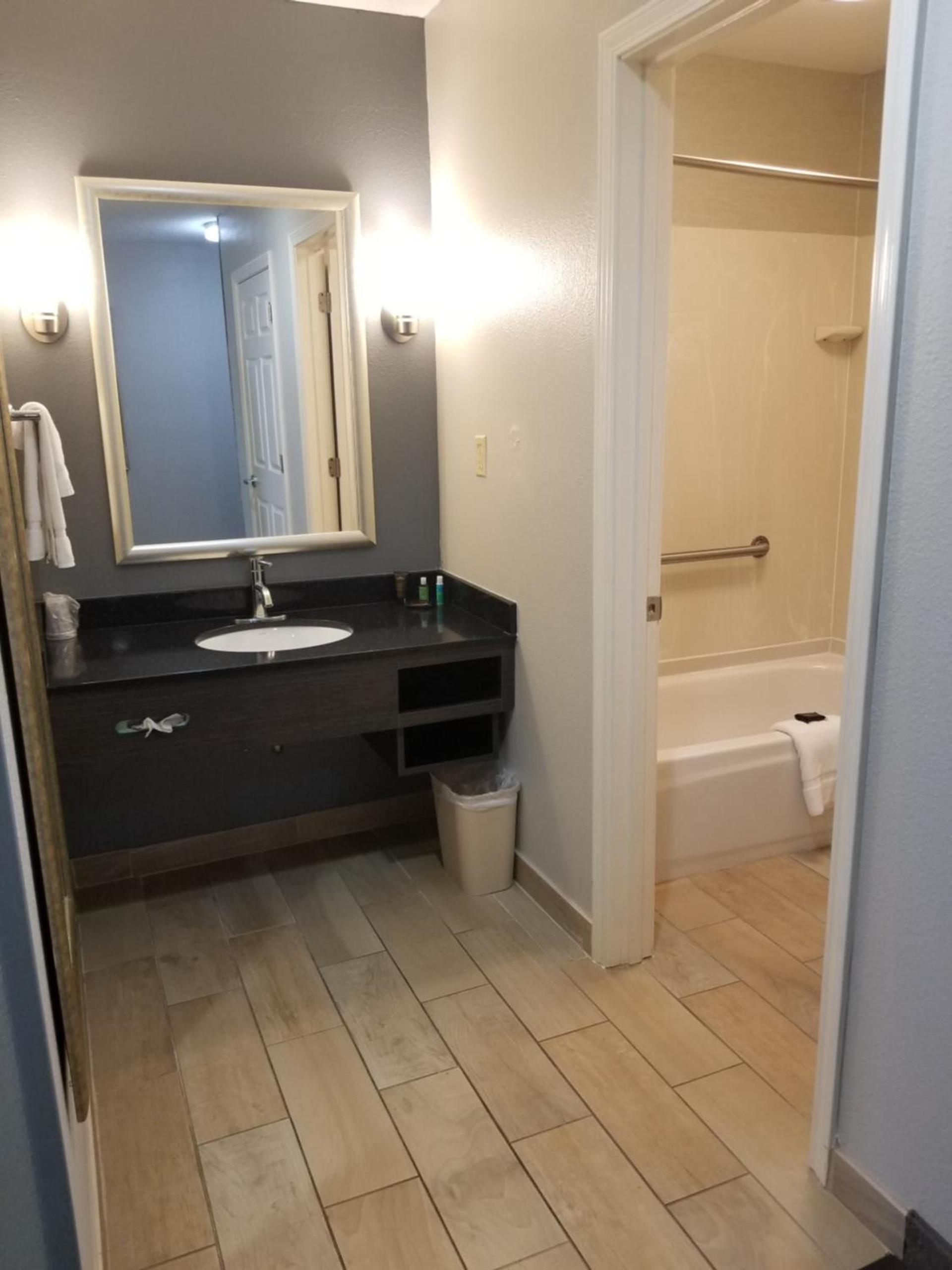 Wingate by Wyndham Savannah I-95 North photo 63