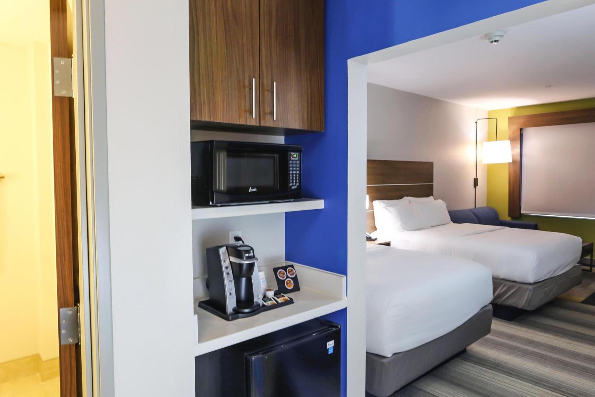 Holiday Inn Express & Suites - Houston IAH - Beltway 8 by IHG photo 62