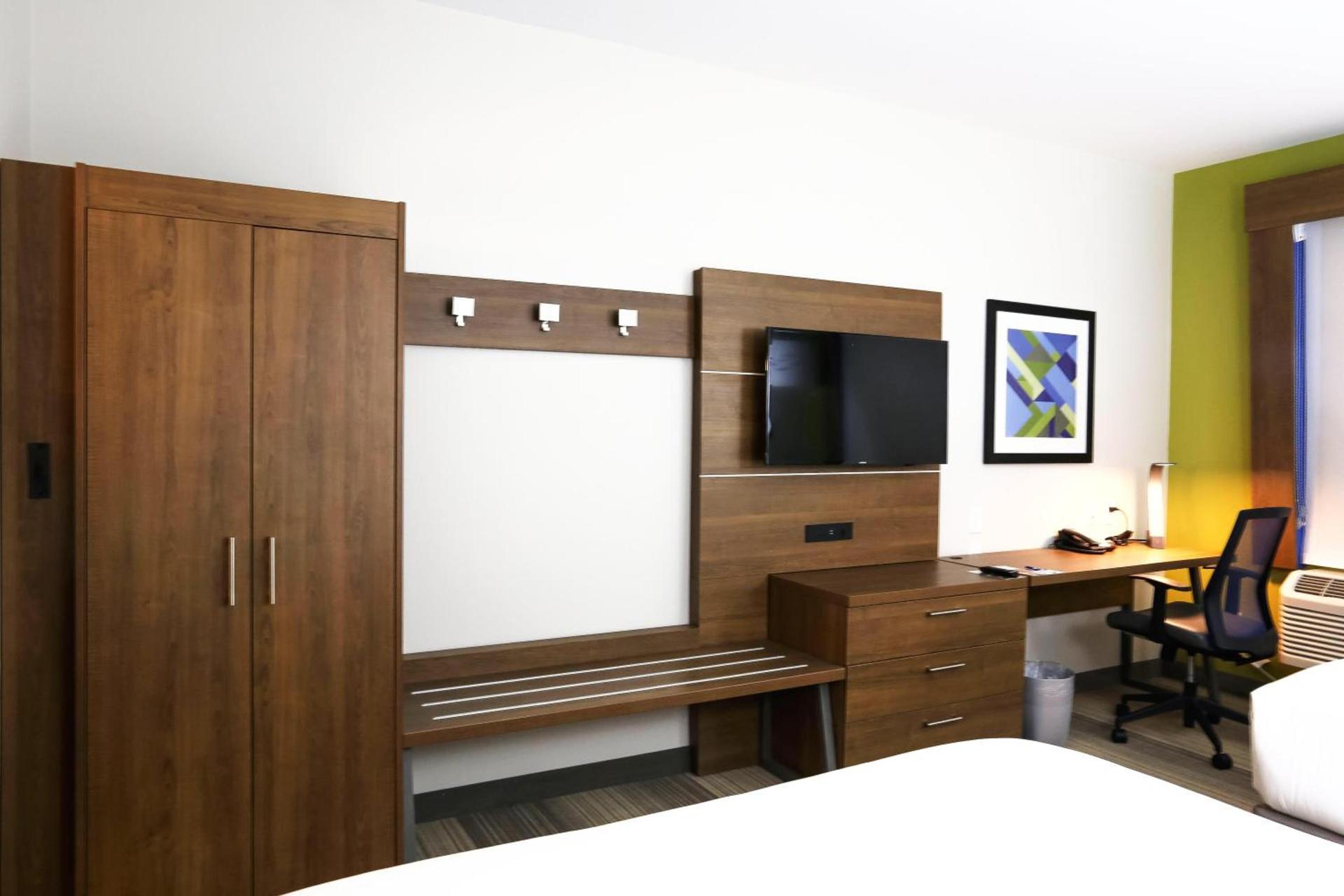 Holiday Inn Express & Suites - Houston IAH - Beltway 8 by IHG photo 59