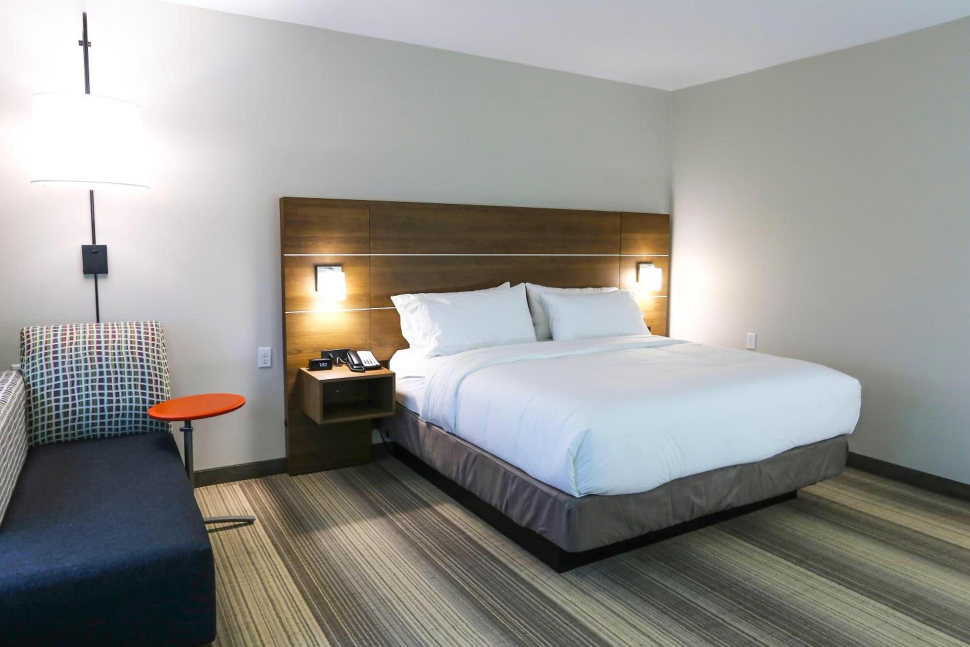 Holiday Inn Express & Suites - Houston IAH - Beltway 8 by IHG photo 64