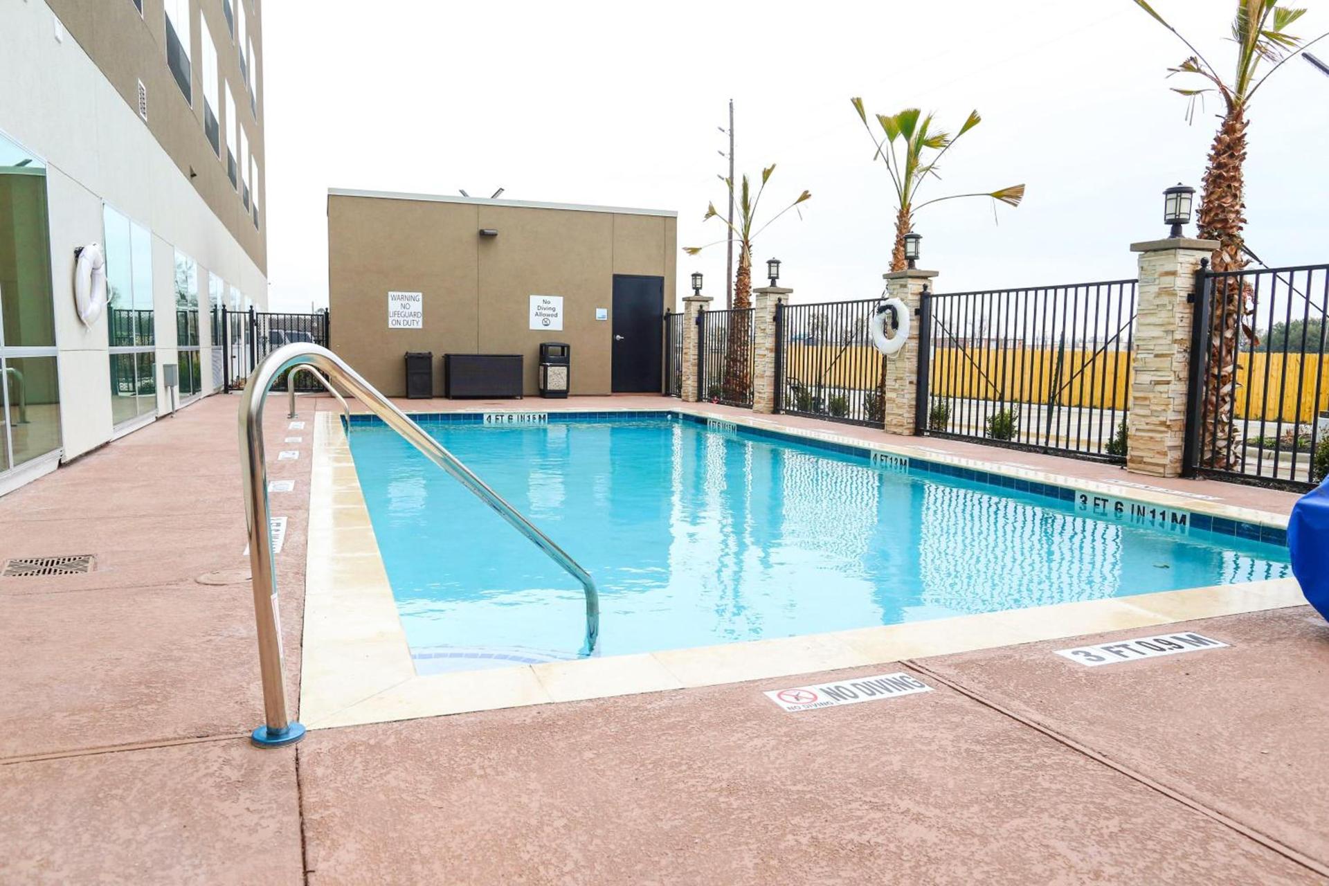 Holiday Inn Express & Suites - Houston IAH - Beltway 8 by IHG photo 40