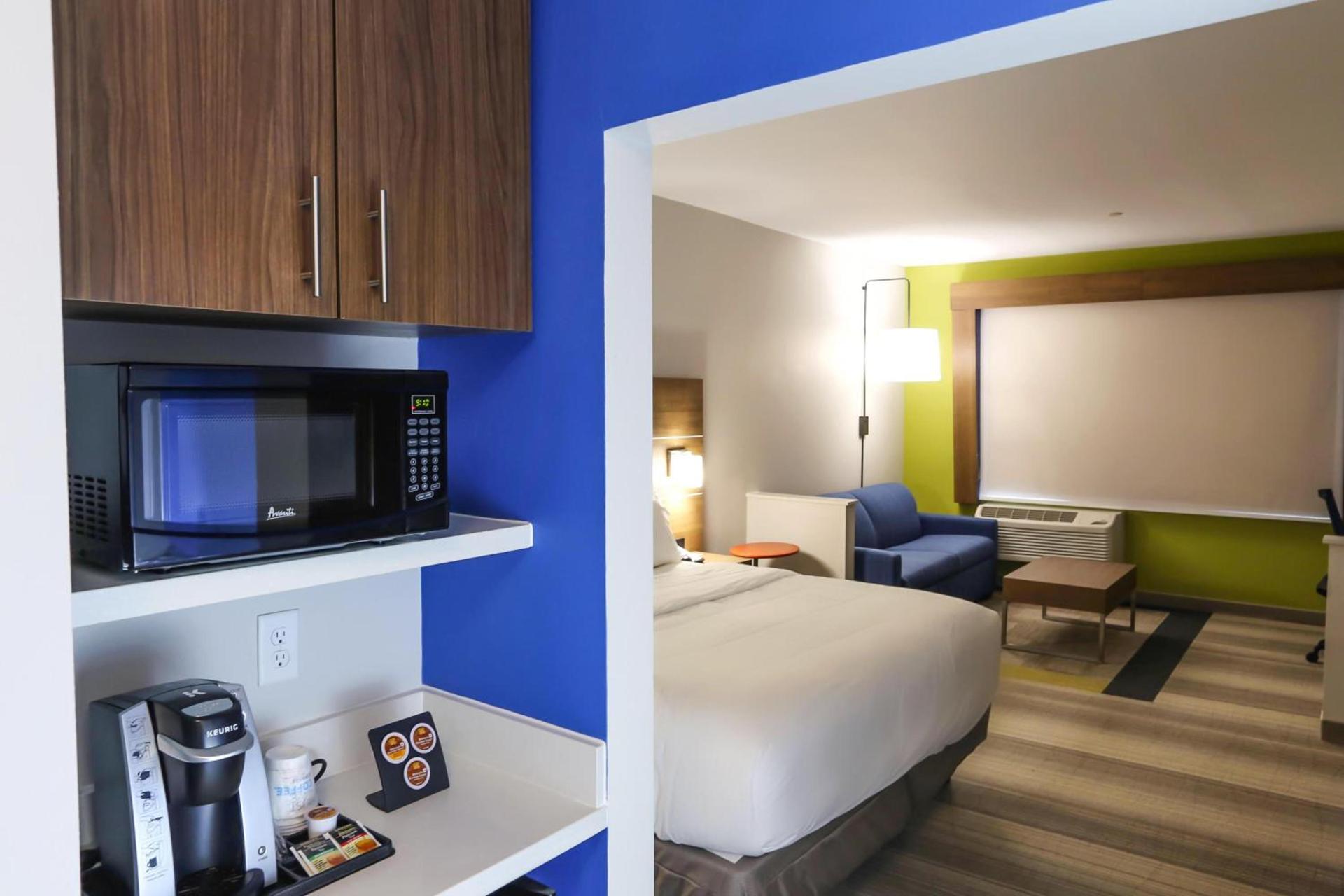 Holiday Inn Express & Suites - Houston IAH - Beltway 8 by IHG photo 63