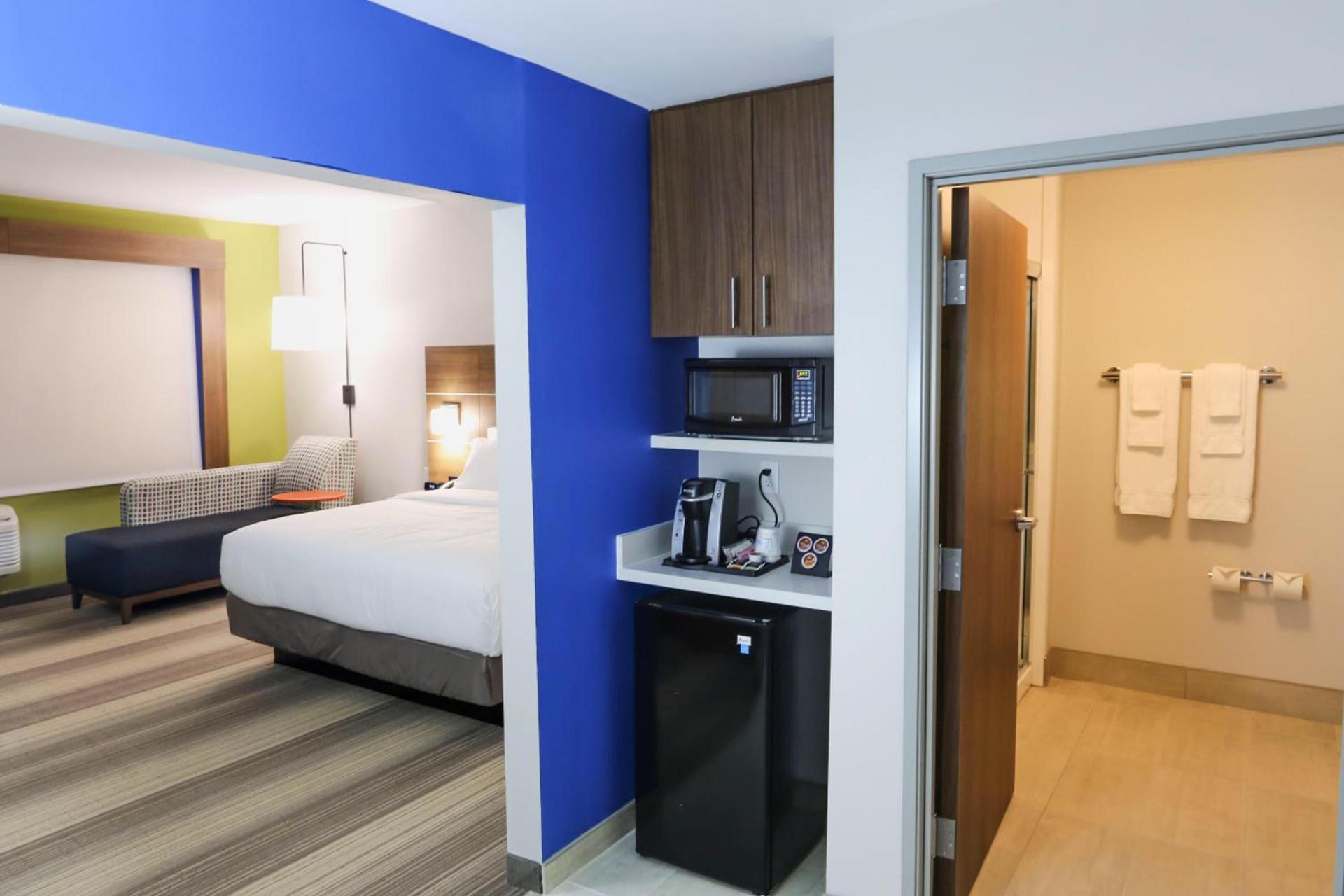 Holiday Inn Express & Suites - Houston IAH - Beltway 8 by IHG photo 49