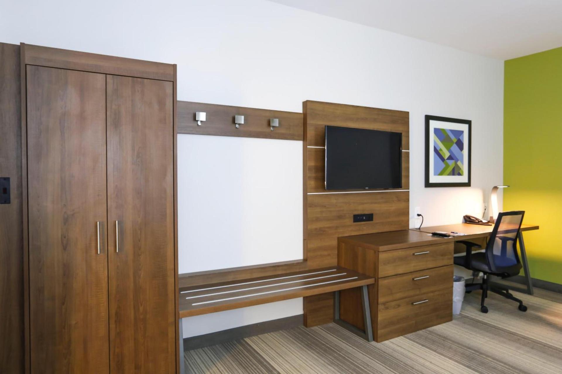 Holiday Inn Express & Suites - Houston IAH - Beltway 8 by IHG photo 54