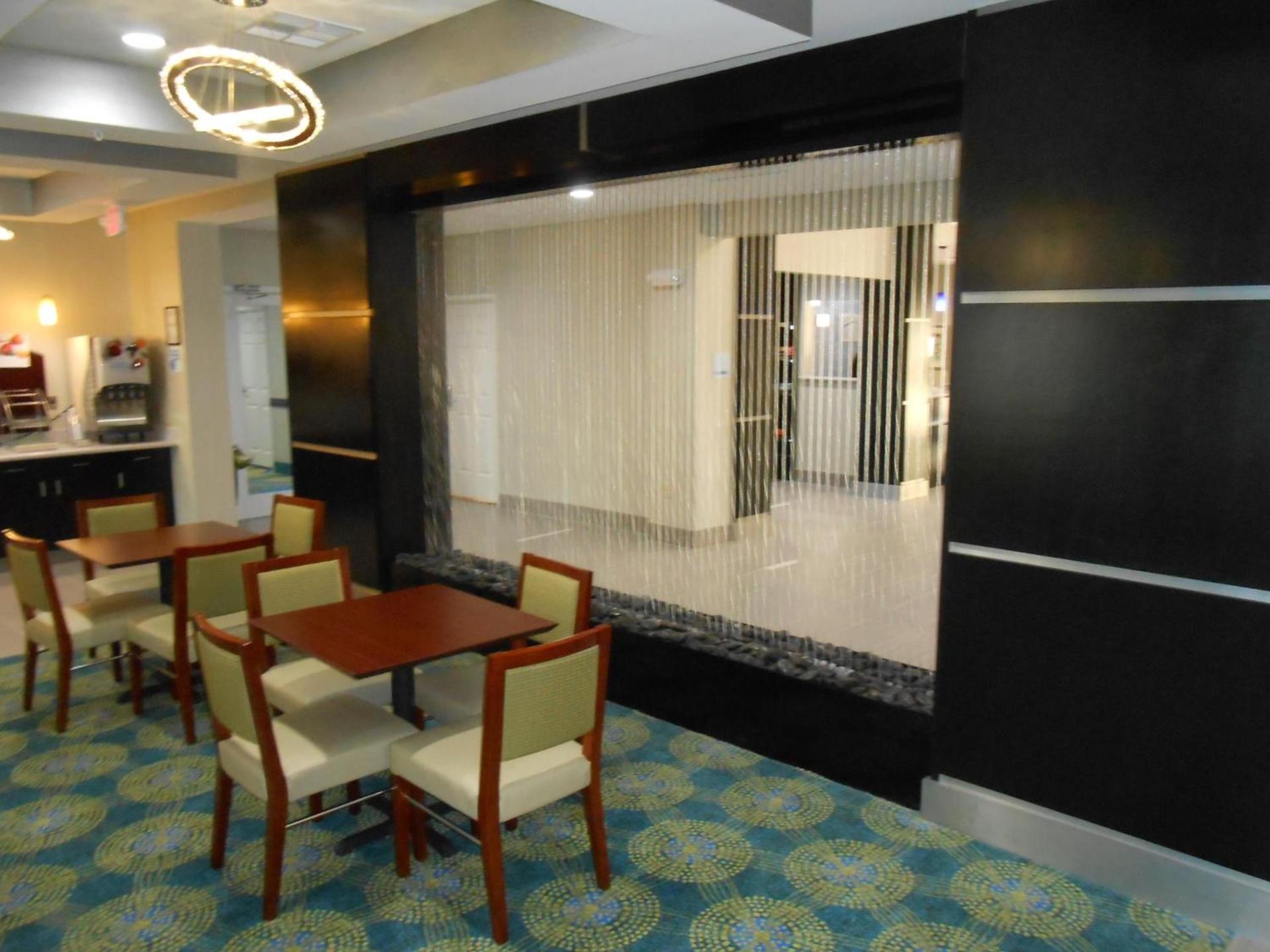 Holiday Inn Express & Suites Houston Northwest-Brookhollow by IHG photo 43