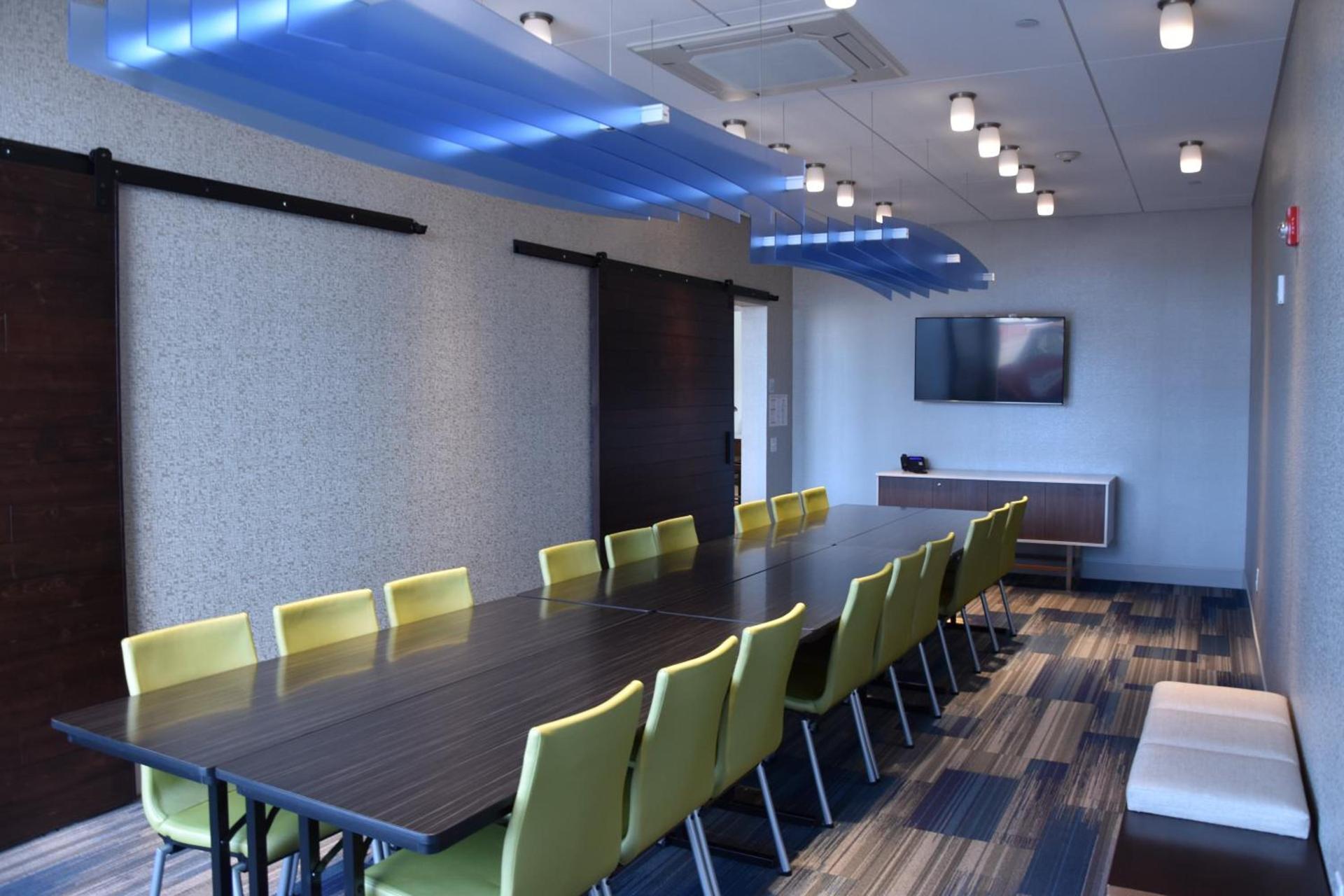 Holiday Inn Express & Suites Johnstown by IHG photo 19