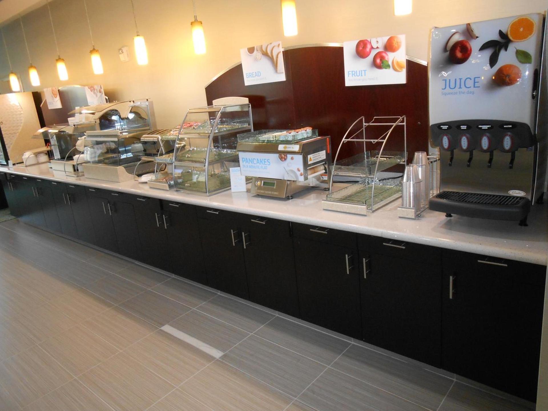 Holiday Inn Express & Suites Houston Northwest-Brookhollow by IHG photo 28