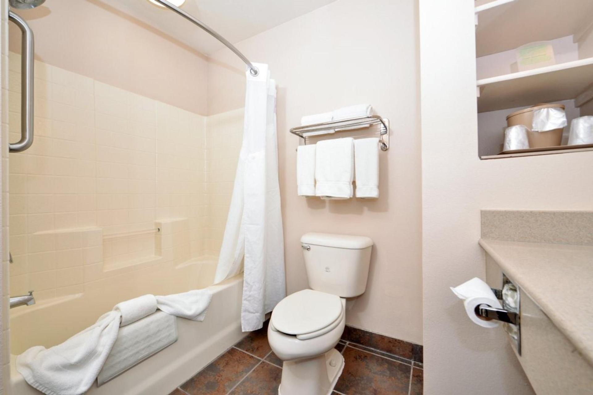 Holiday Inn Express Kingman by IHG photo 12