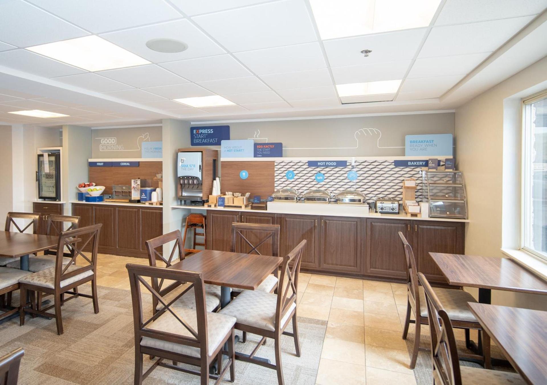 Holiday Inn Express Houghton-Keweenaw by IHG photo 46