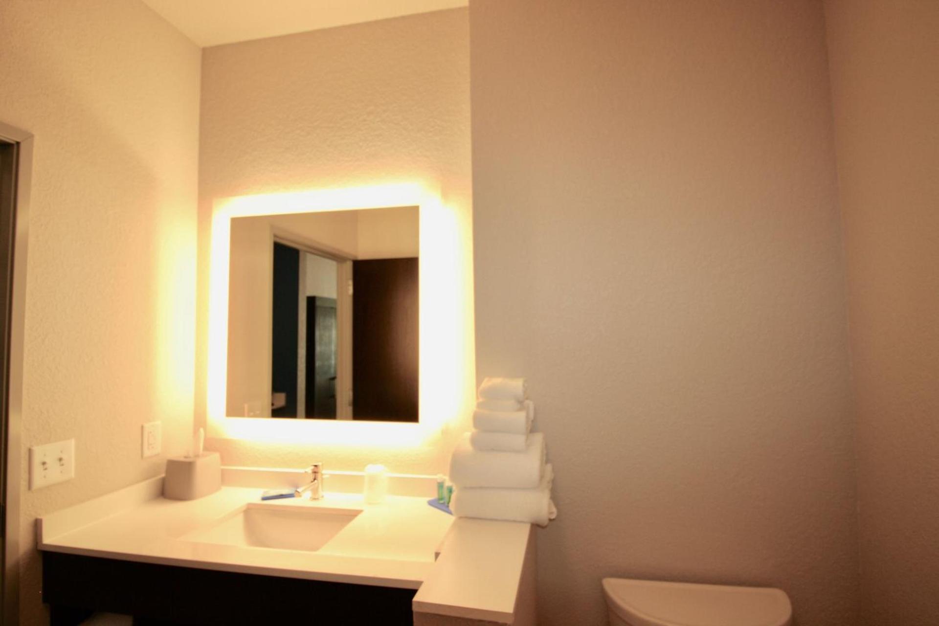 Holiday Inn Express & Suites - Kirksville - University Area by IHG photo 27