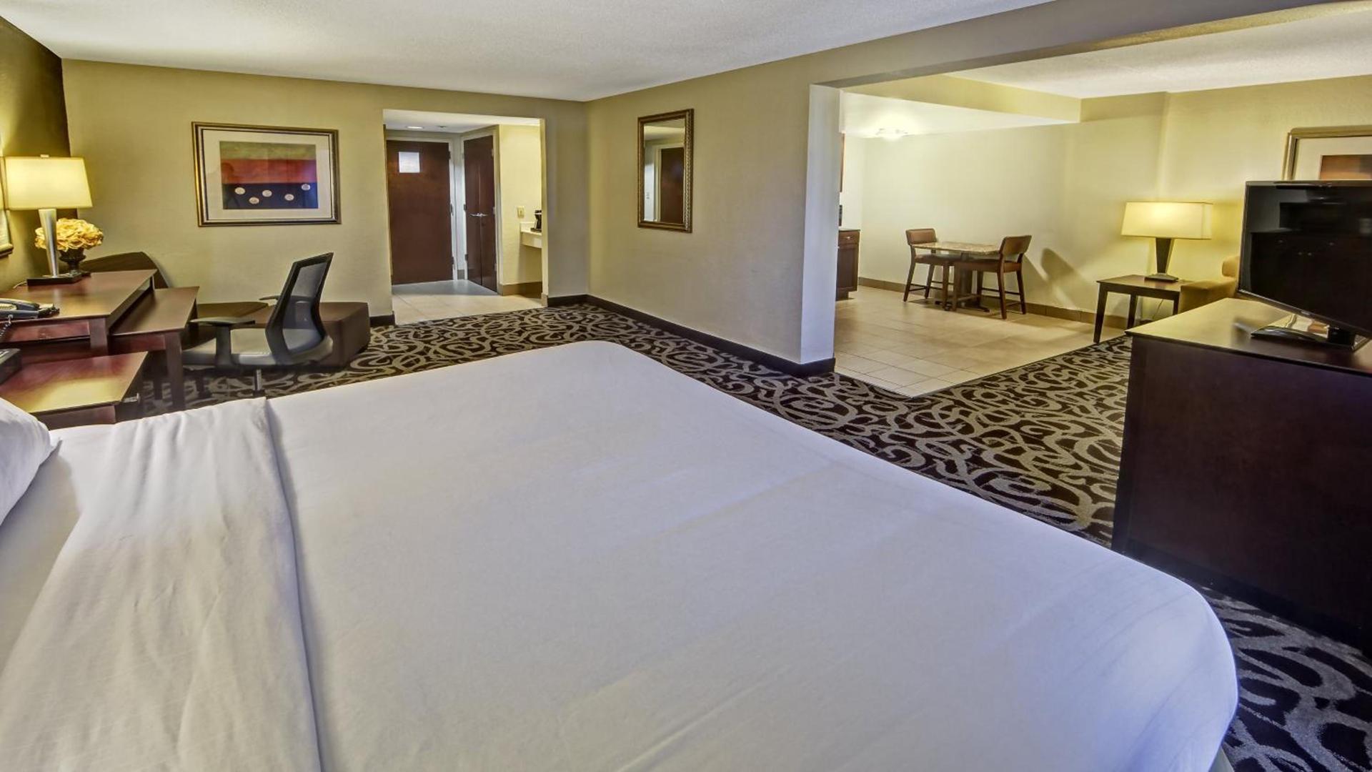 Garner Hotel Murfreesboro West by IHG photo 8