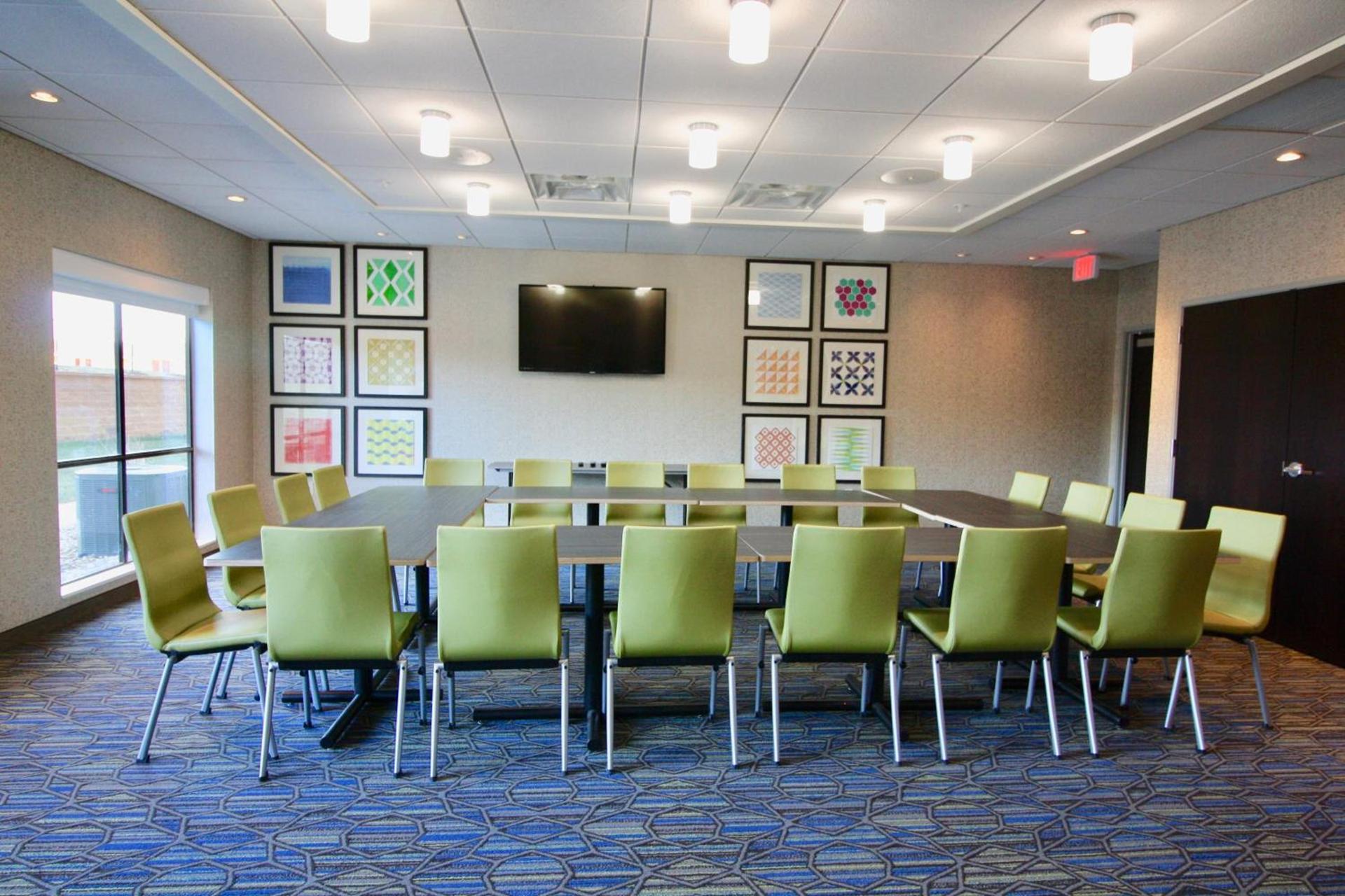 Holiday Inn Express & Suites - Kirksville - University Area by IHG photo 15