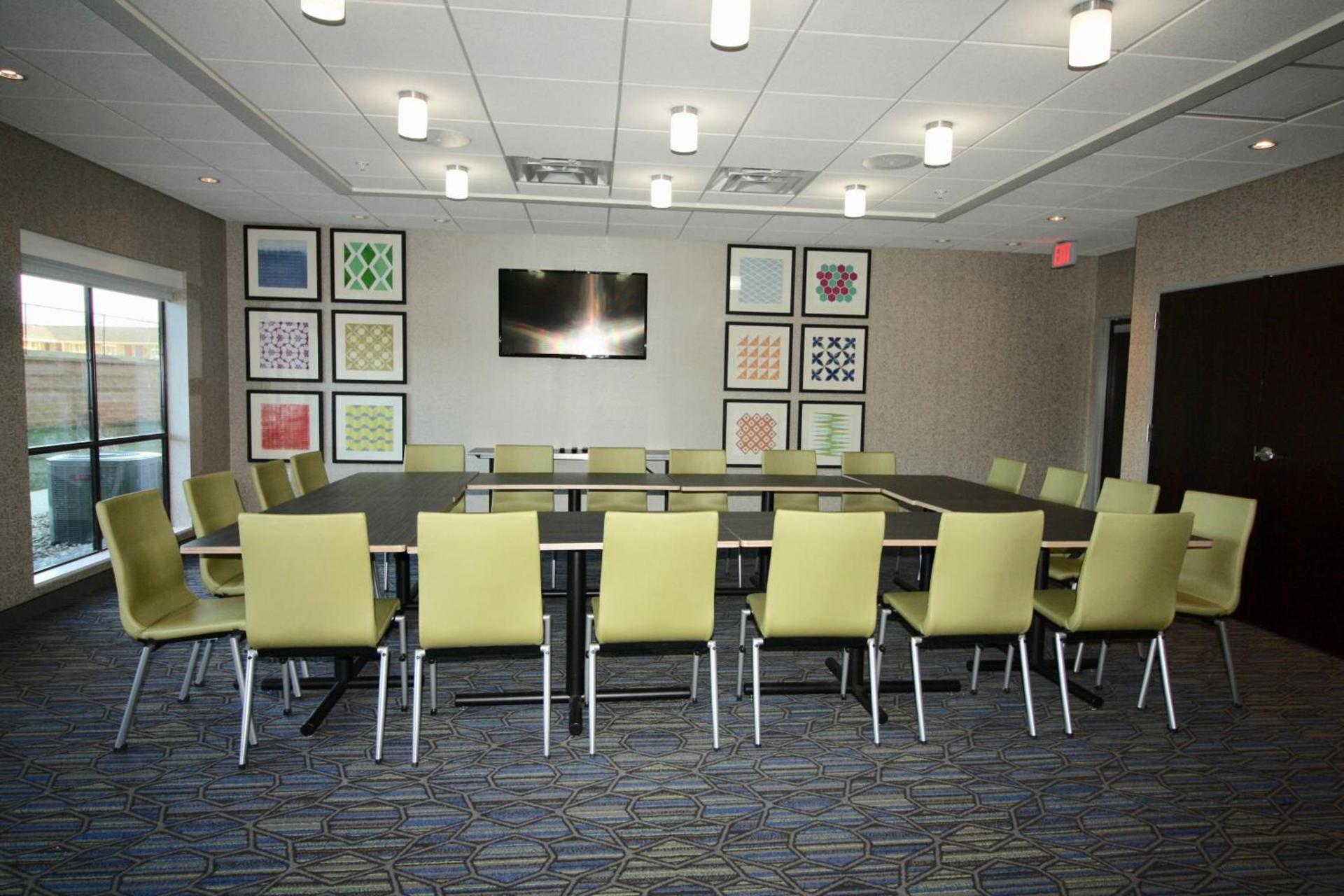 Holiday Inn Express & Suites - Kirksville - University Area by IHG photo 14
