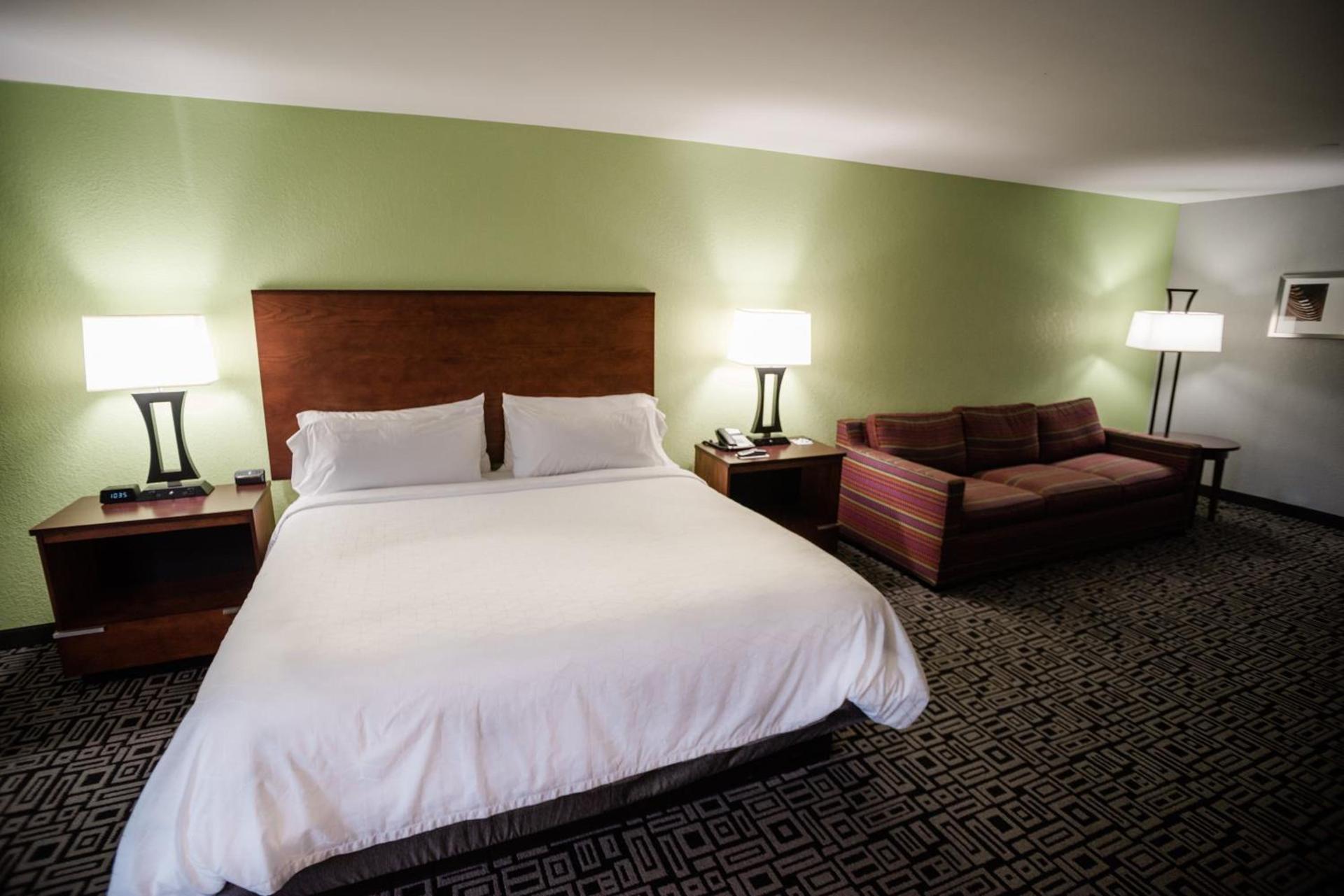 Holiday Inn Express Hickory - Hickory Mart by IHG photo 19
