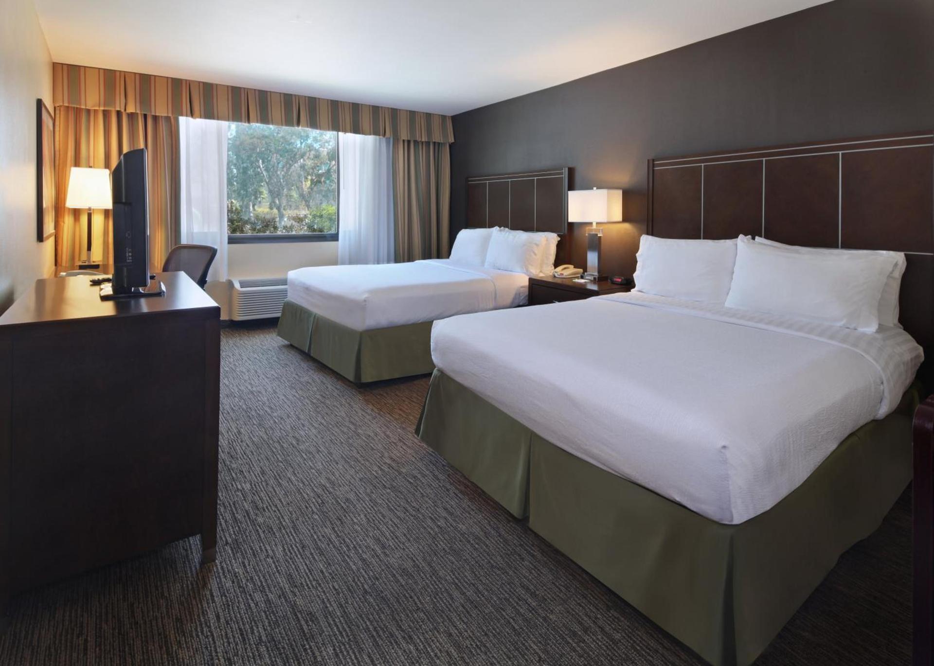 Holiday Inn Hotel & Suites Anaheim by IHG photo 38