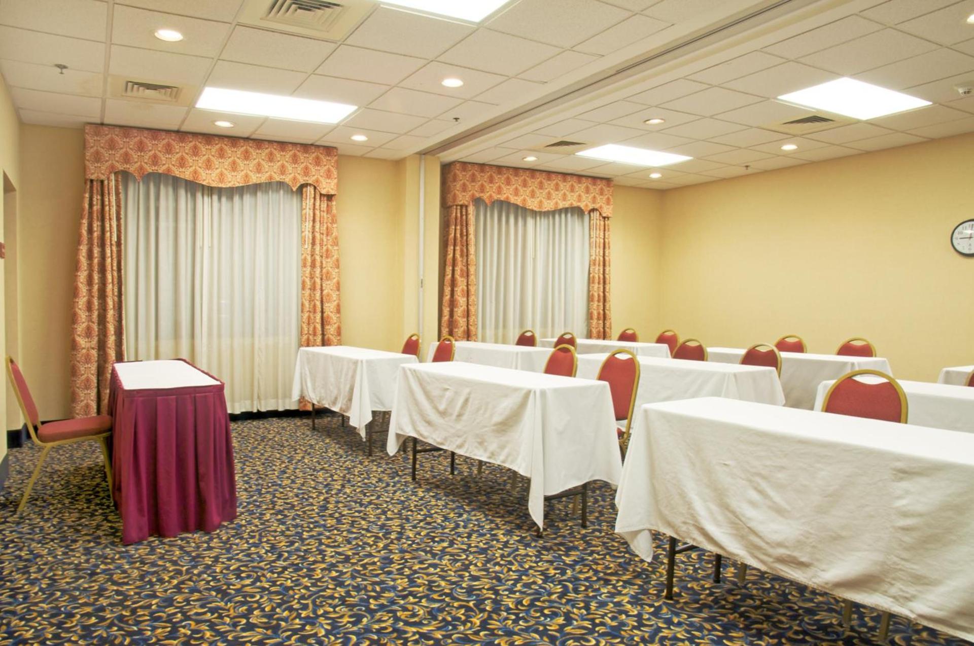 Holiday Inn Express & Suites Houston - Memorial Park Area by IHG photo 9