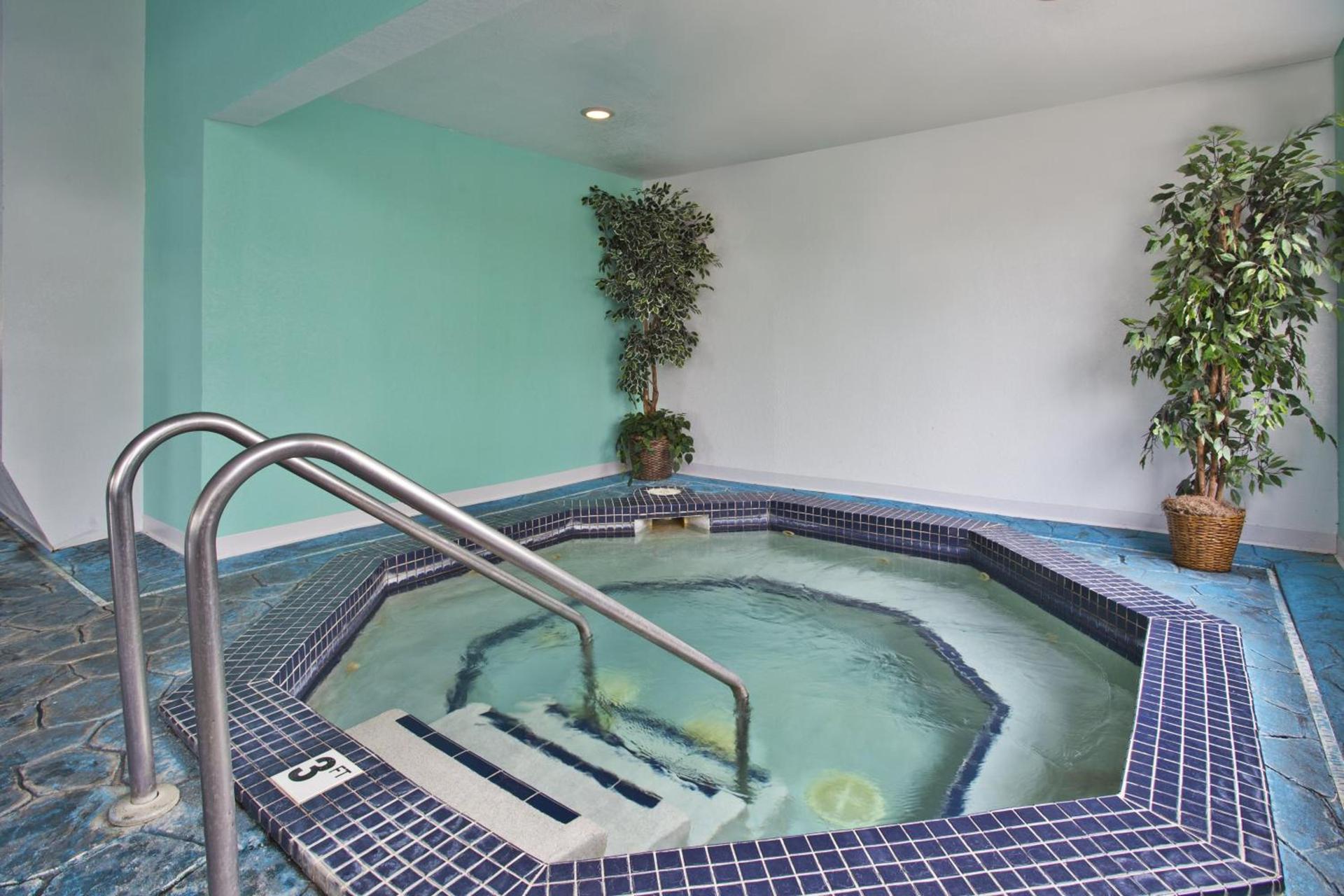 Holiday Inn Express Mackinaw City by IHG photo 13