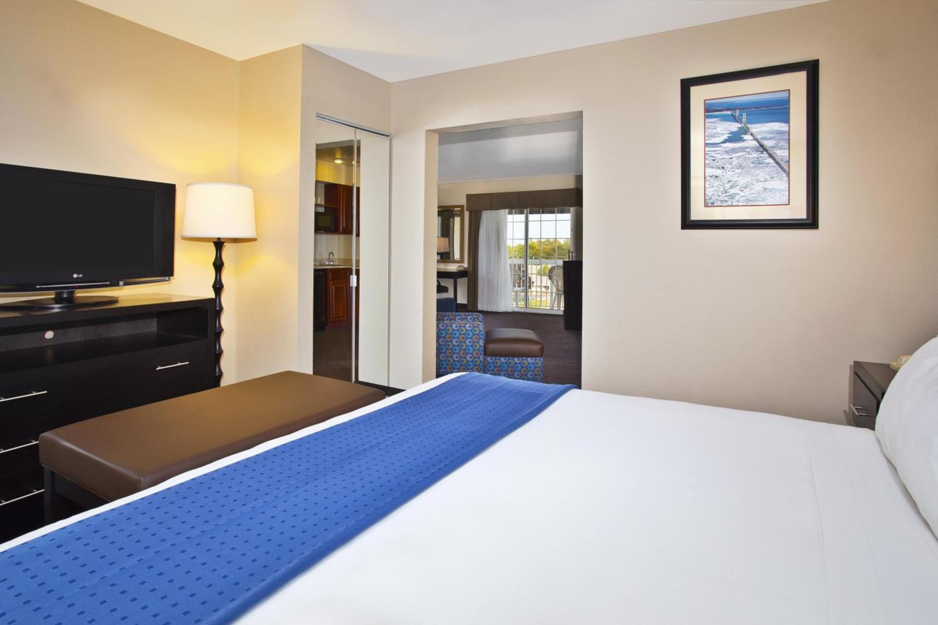 Holiday Inn Express Mackinaw City by IHG photo 47